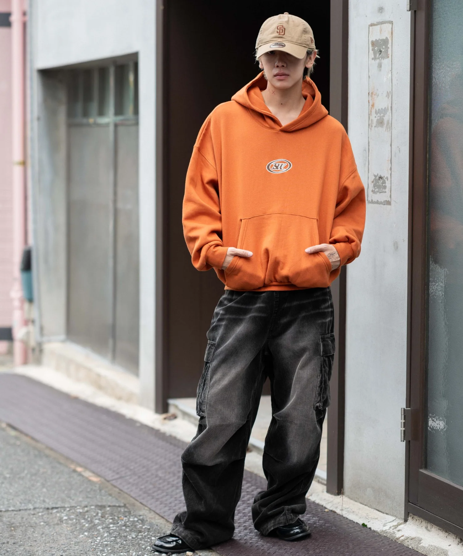 バルーンクロップドグラフィックプルパーカー - Image 11