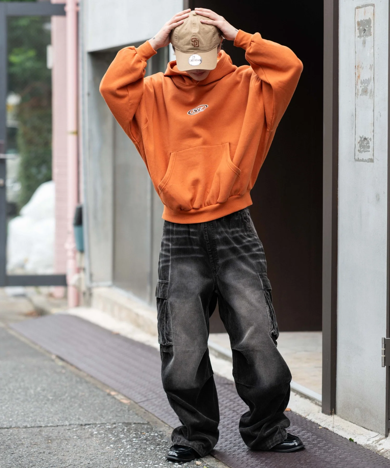 バルーンクロップドグラフィックプルパーカー - Image 35