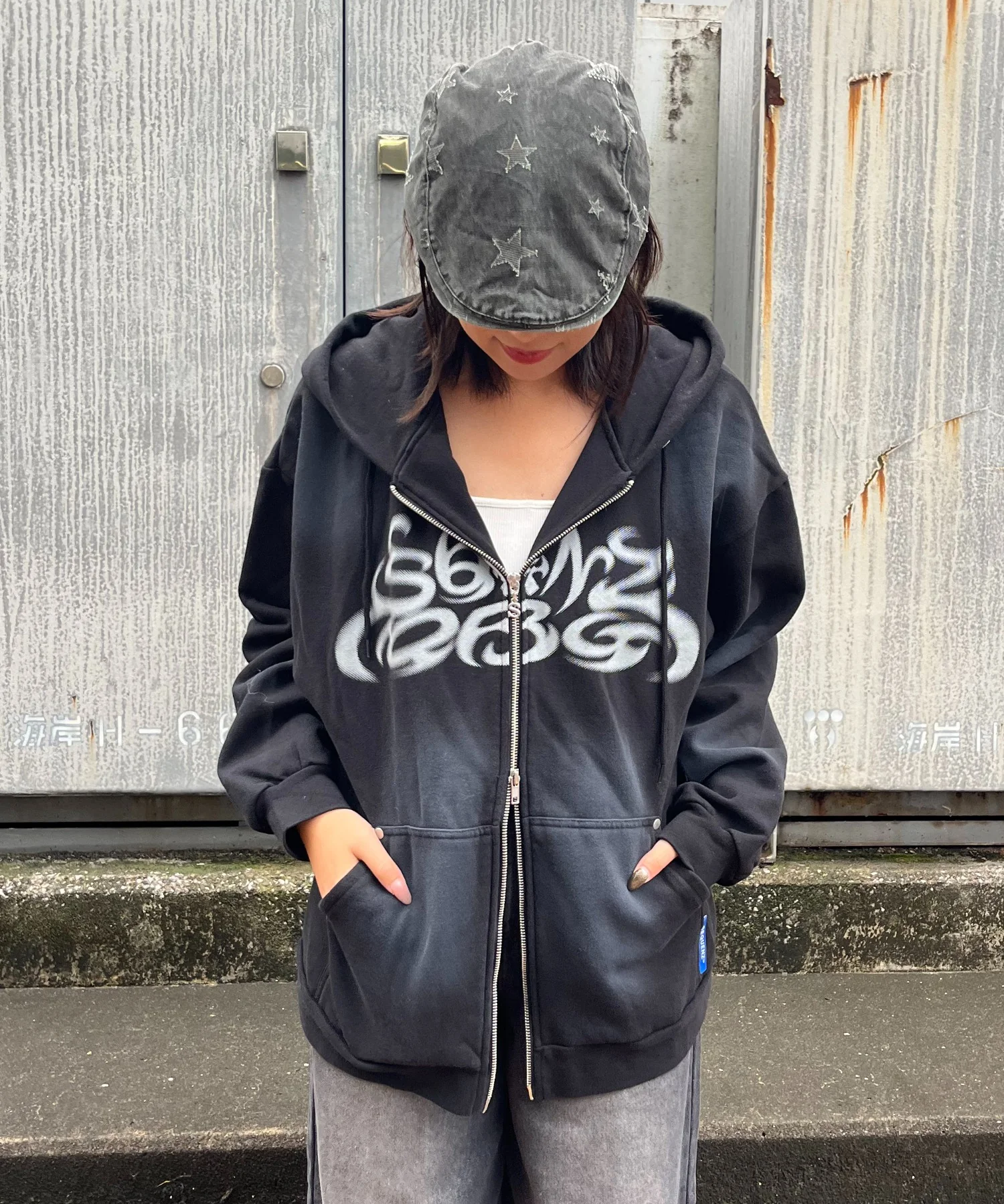 SEQUENZ　ロゴフェードZIPパーカー - Image 10