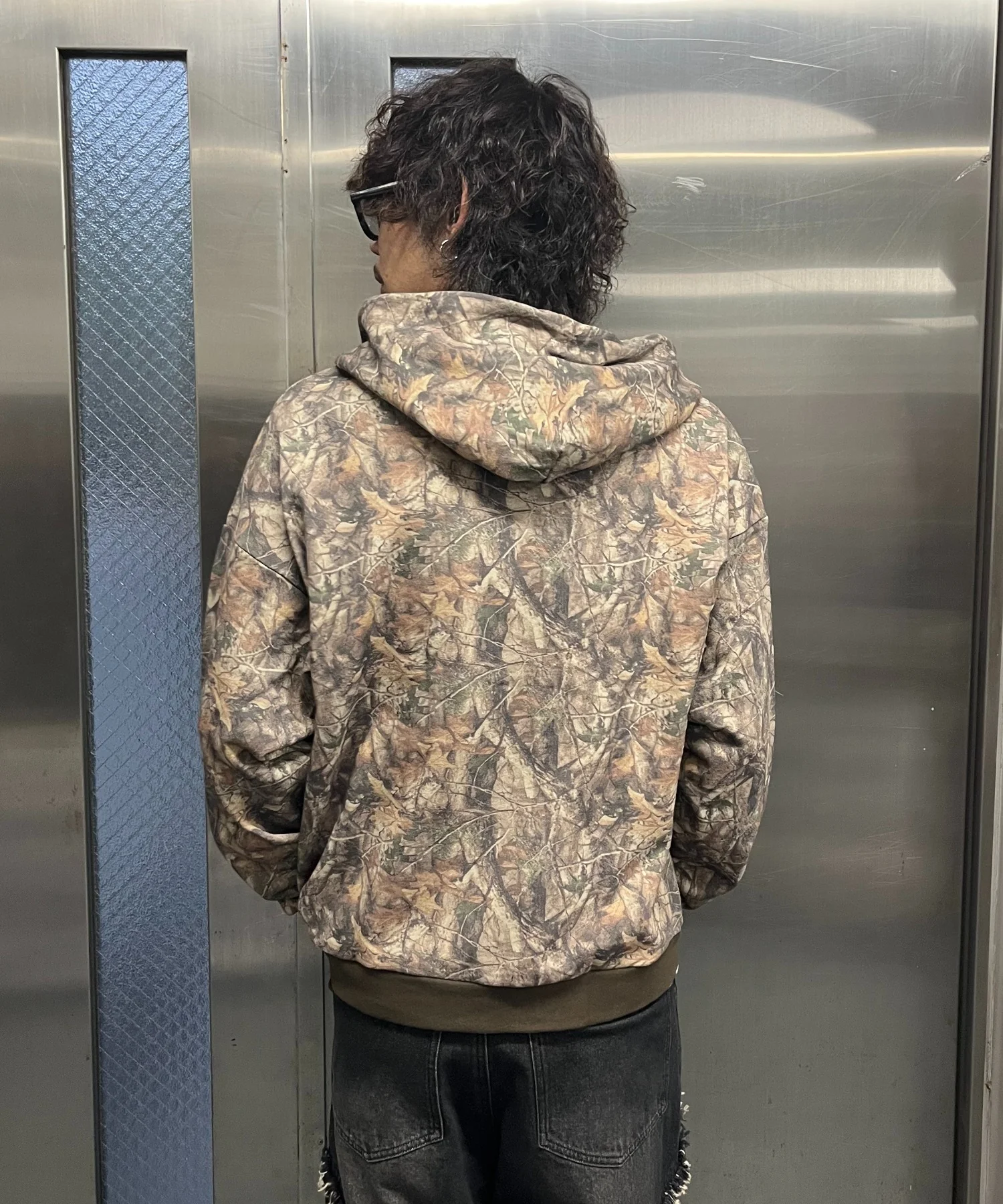 SEQUENZ　ロゴフェードZIPパーカー - Image 17