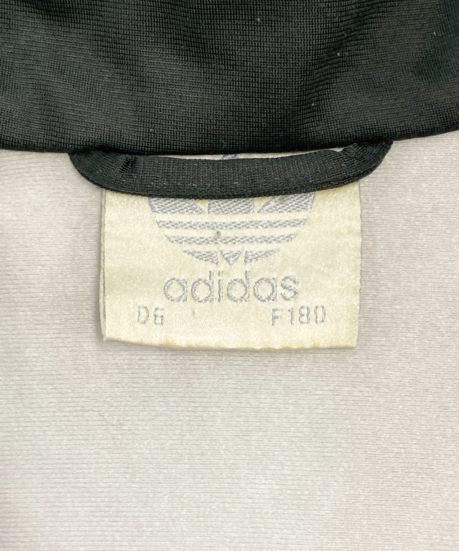 adidas ブランドジャージ - Image 3