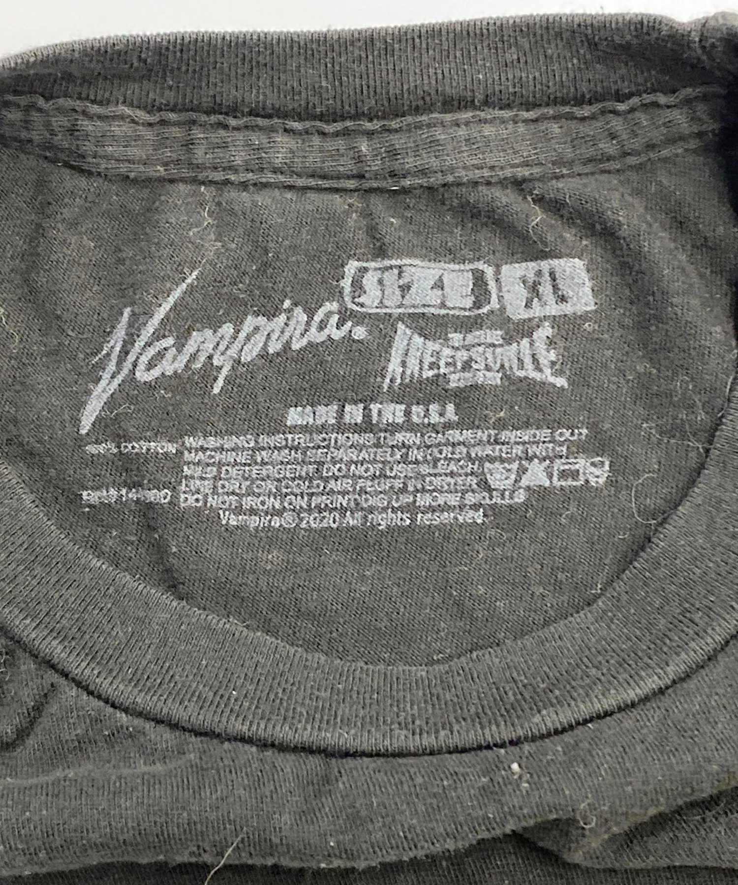VAMPIRA 90sTシャツ - Image 3