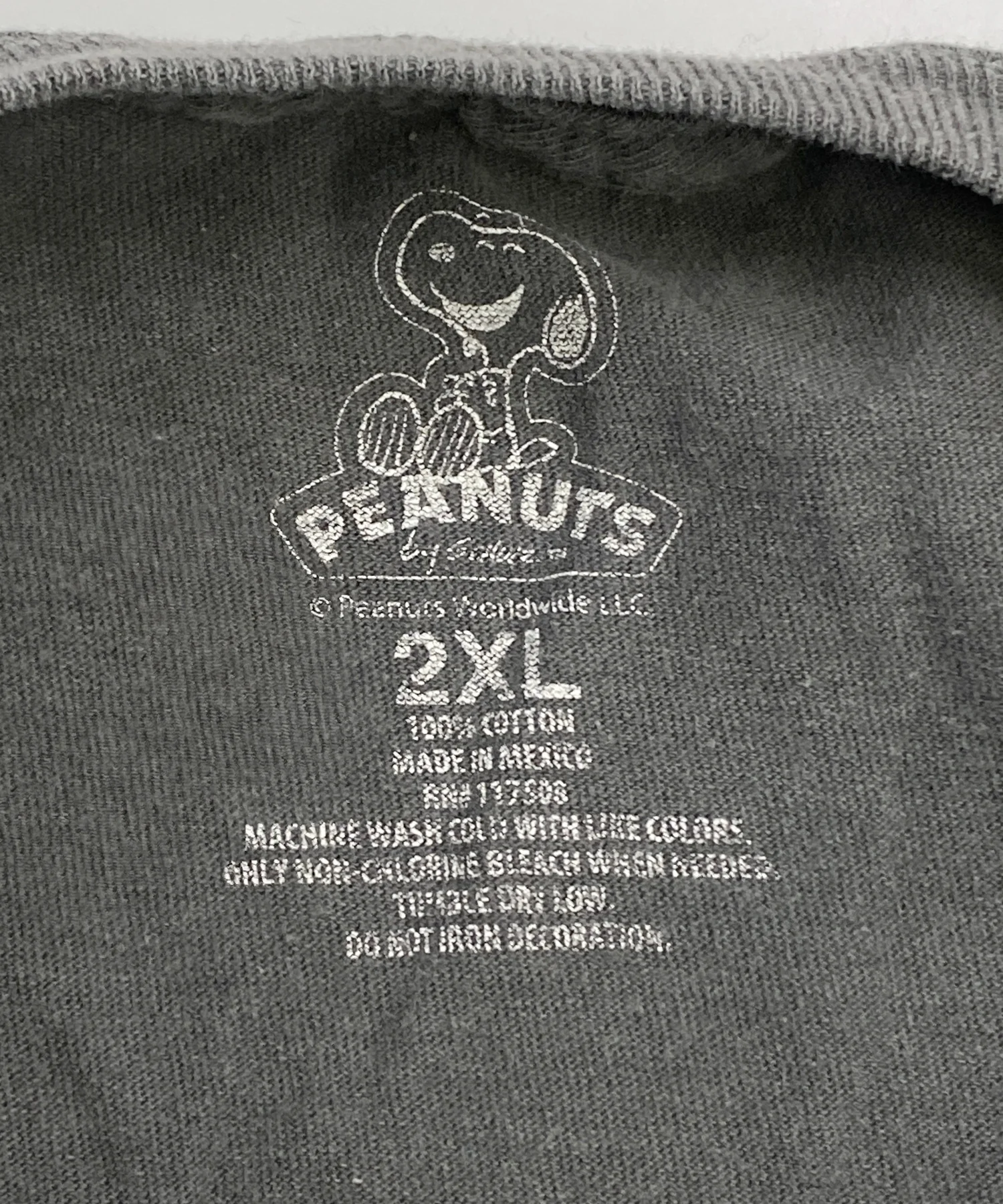 PEANUTS キャラクターTシャツ - Image 3