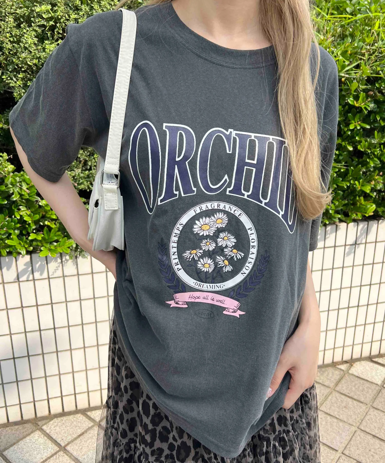 フラワーカレッジTシャツ - Image 9