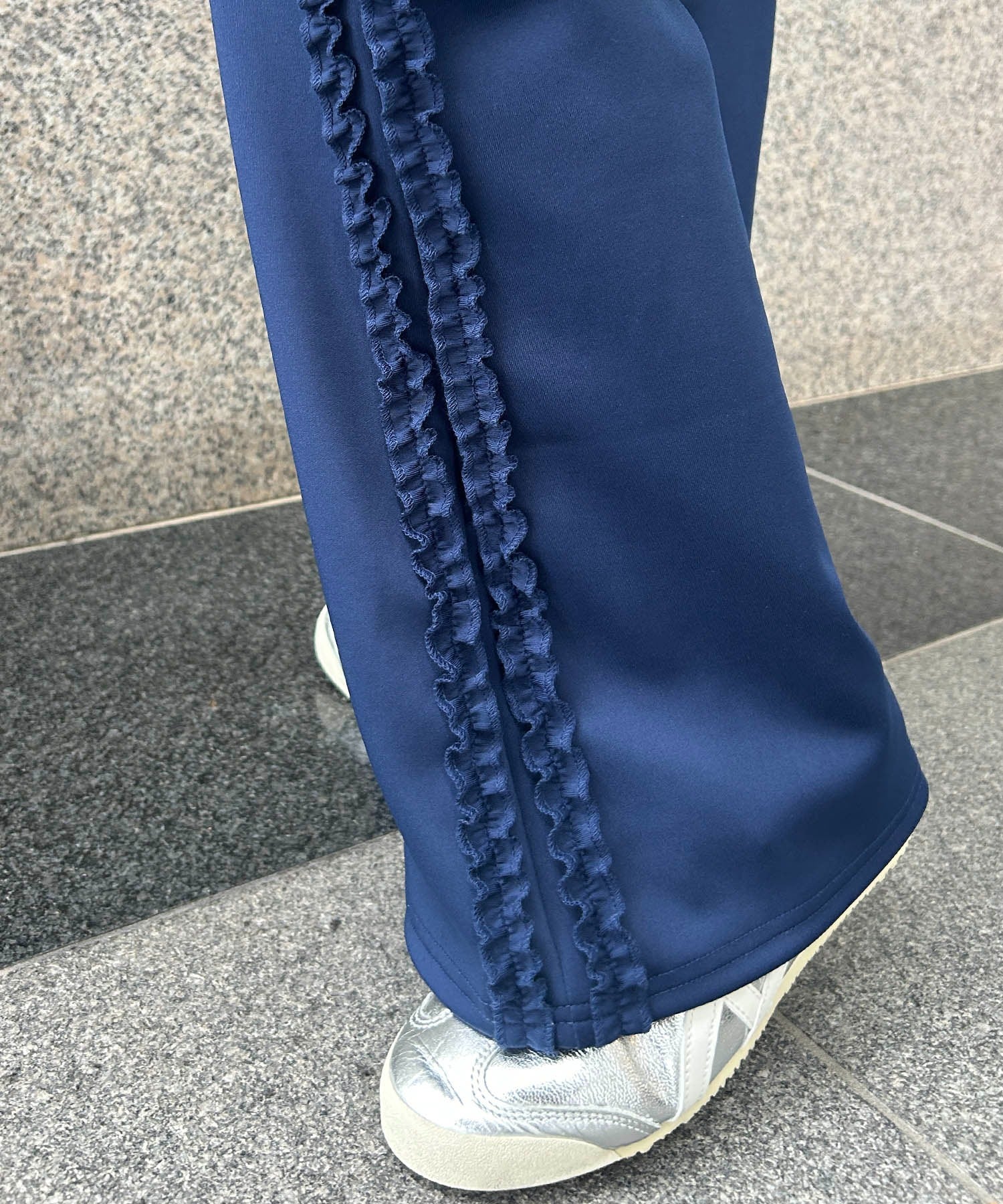 フリルラインフレアパンツ - Image 13