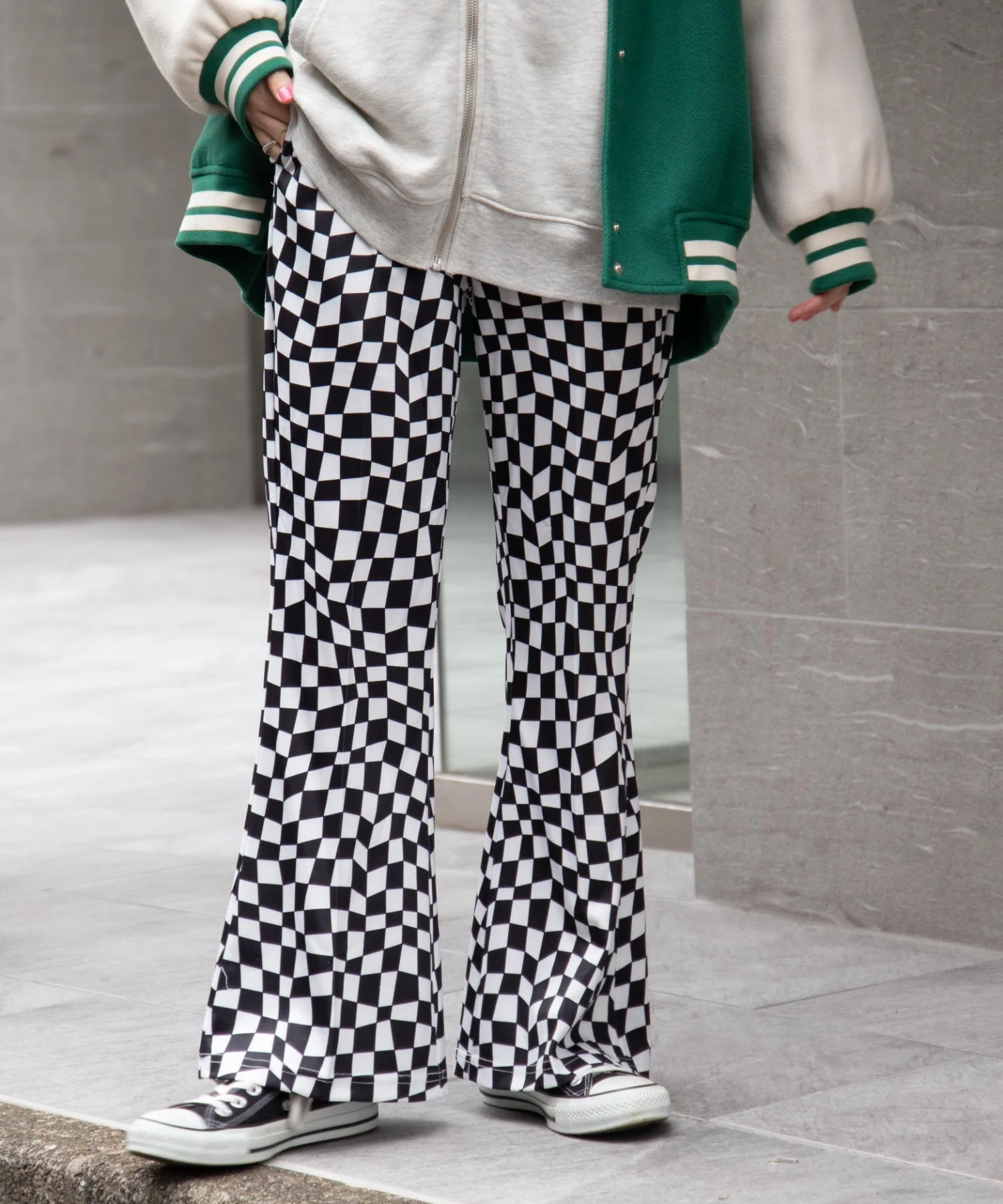 ポンチセンタープレスフレアパンツ - Image 11