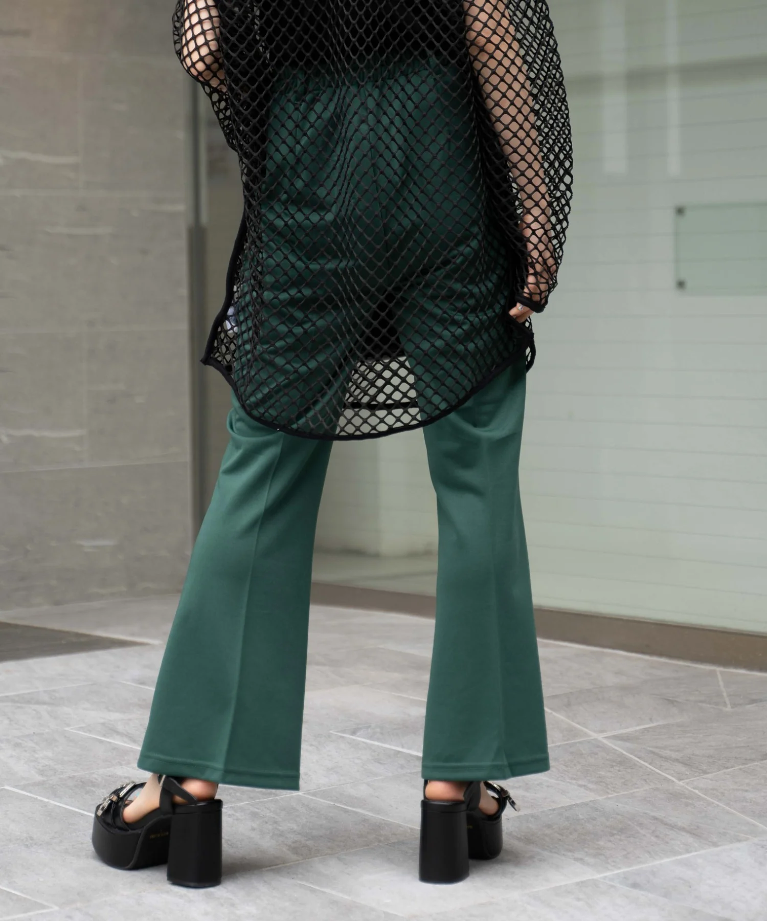 ポンチセンタープレスフレアパンツ - Image 17