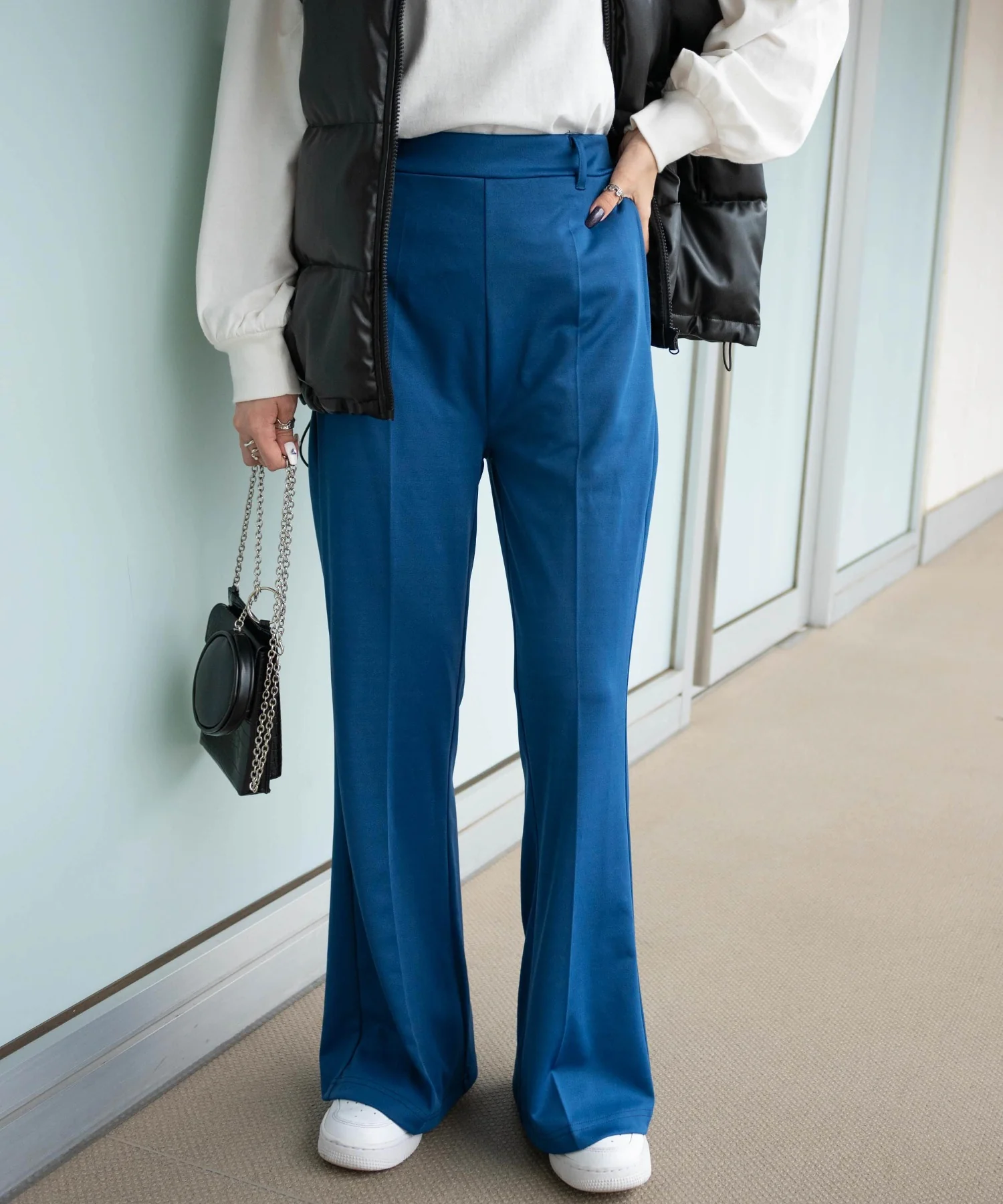 ポンチセンタープレスフレアパンツ - Image 2