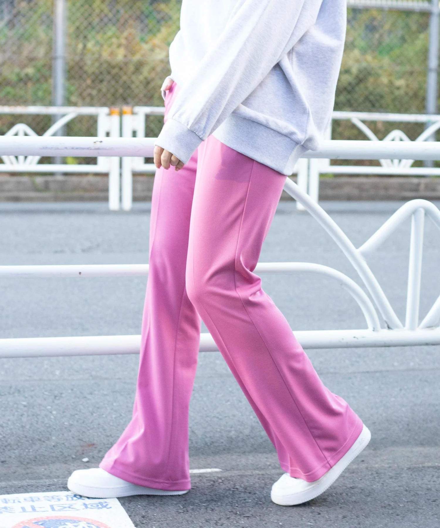 ポンチセンタープレスフレアパンツ - Image 22