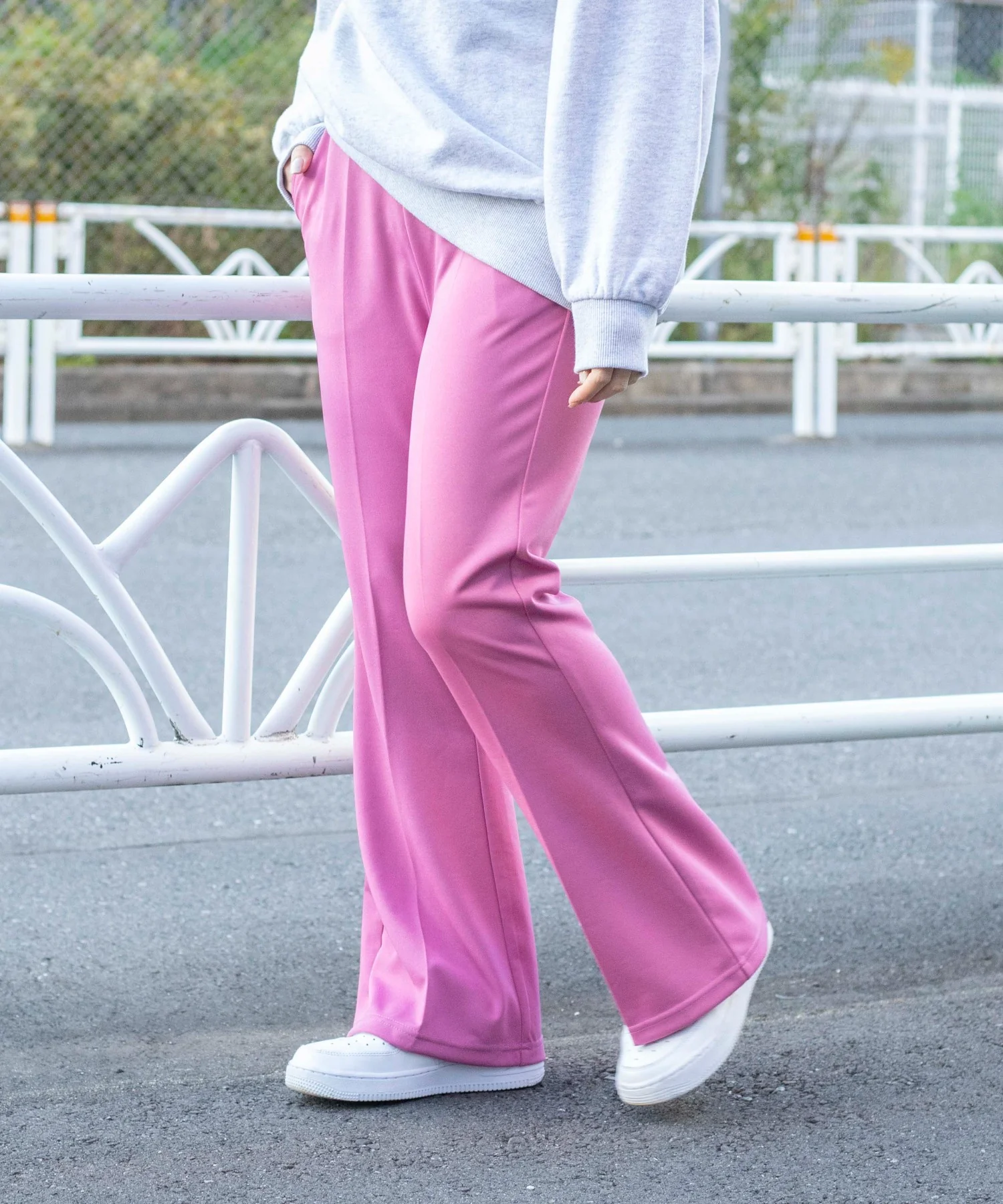 ポンチセンタープレスフレアパンツ - Image 6
