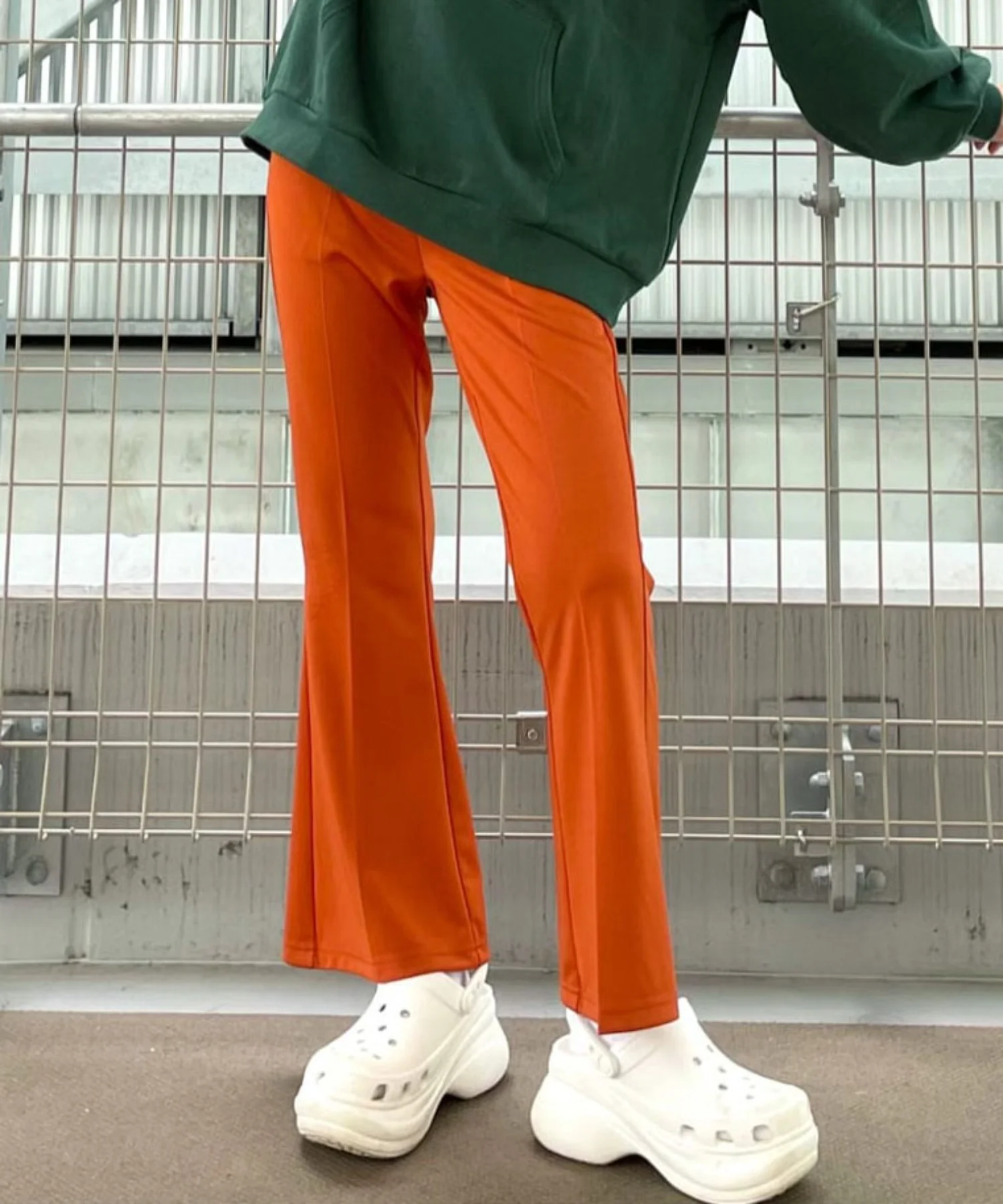 ポンチセンタープレスフレアパンツ - Image 8