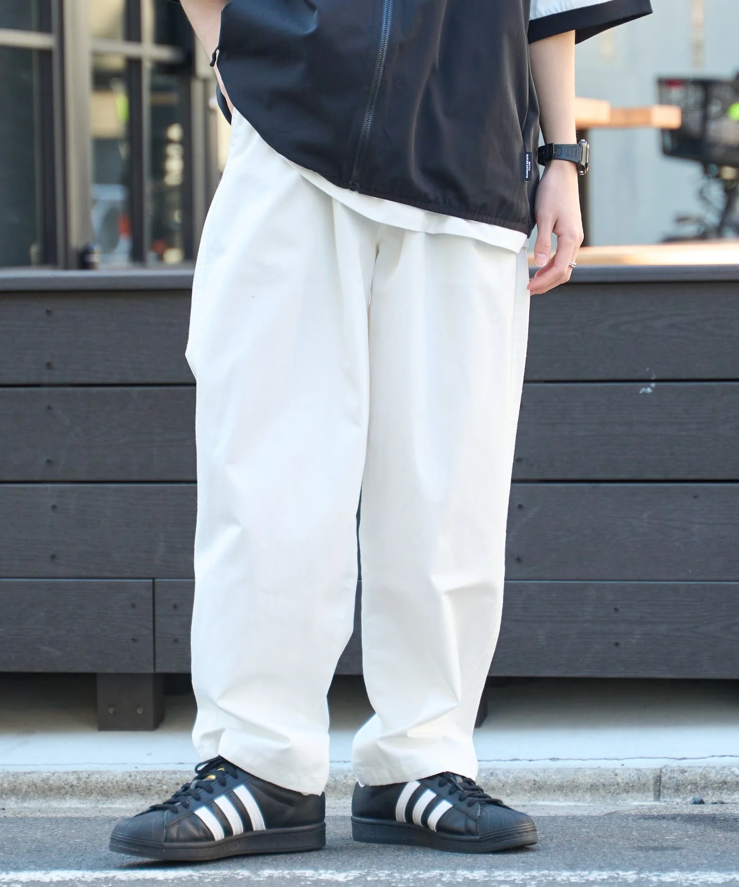 チノイージーワイドパンツ - Image 2