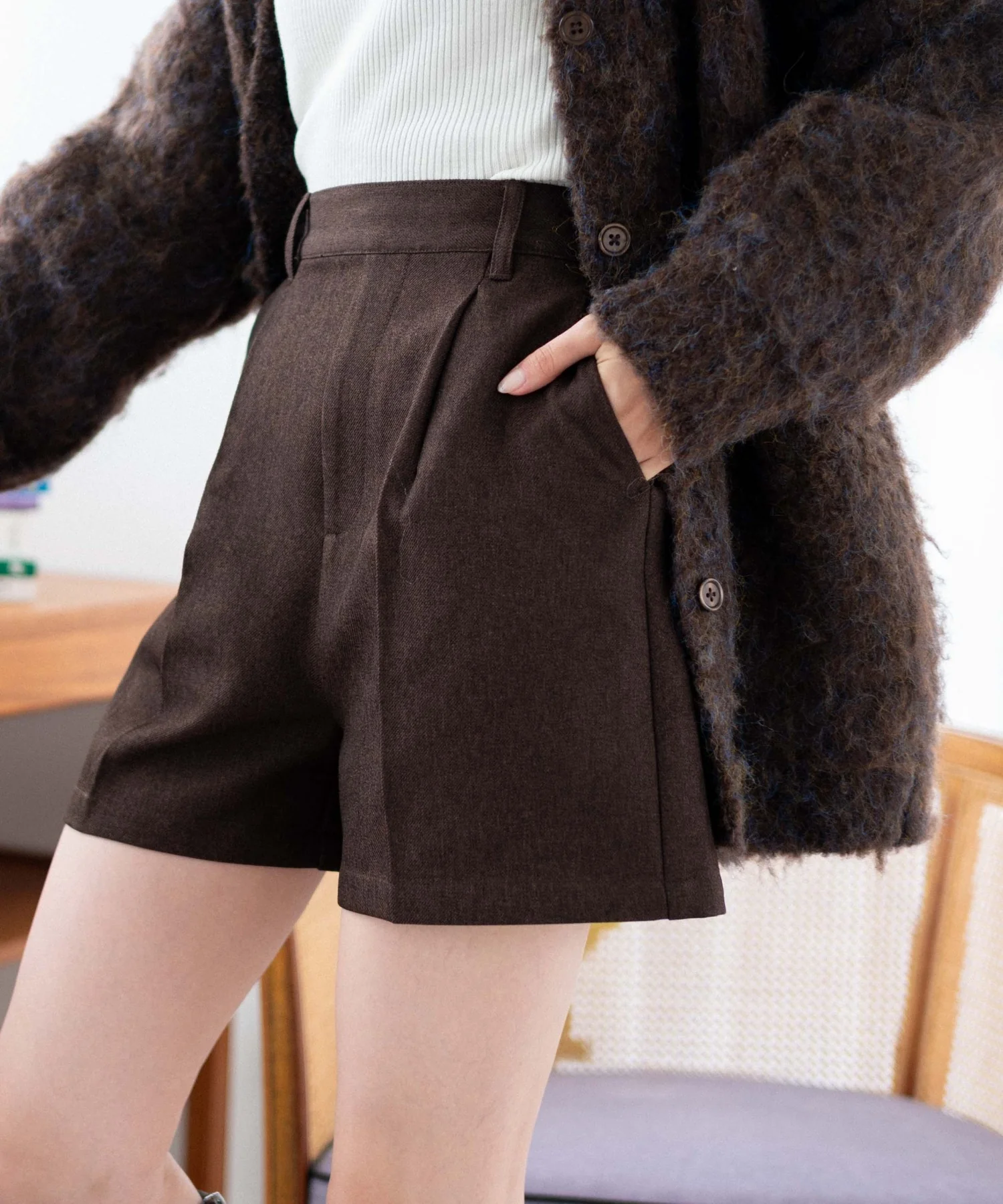 タックショートパンツ - Image 4