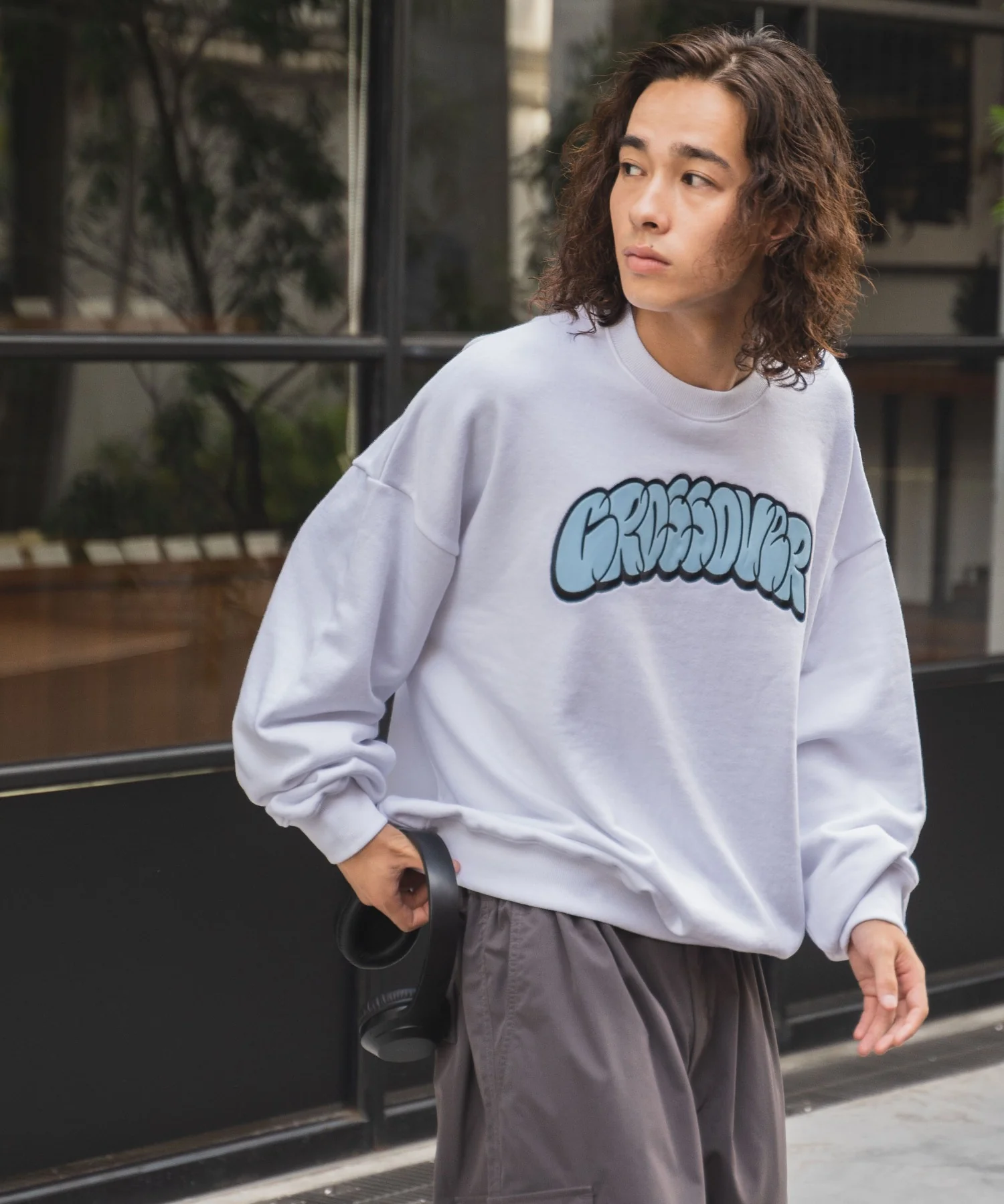 ヘビーウエイト刺繍グラフィックプルオーバー - Image 29