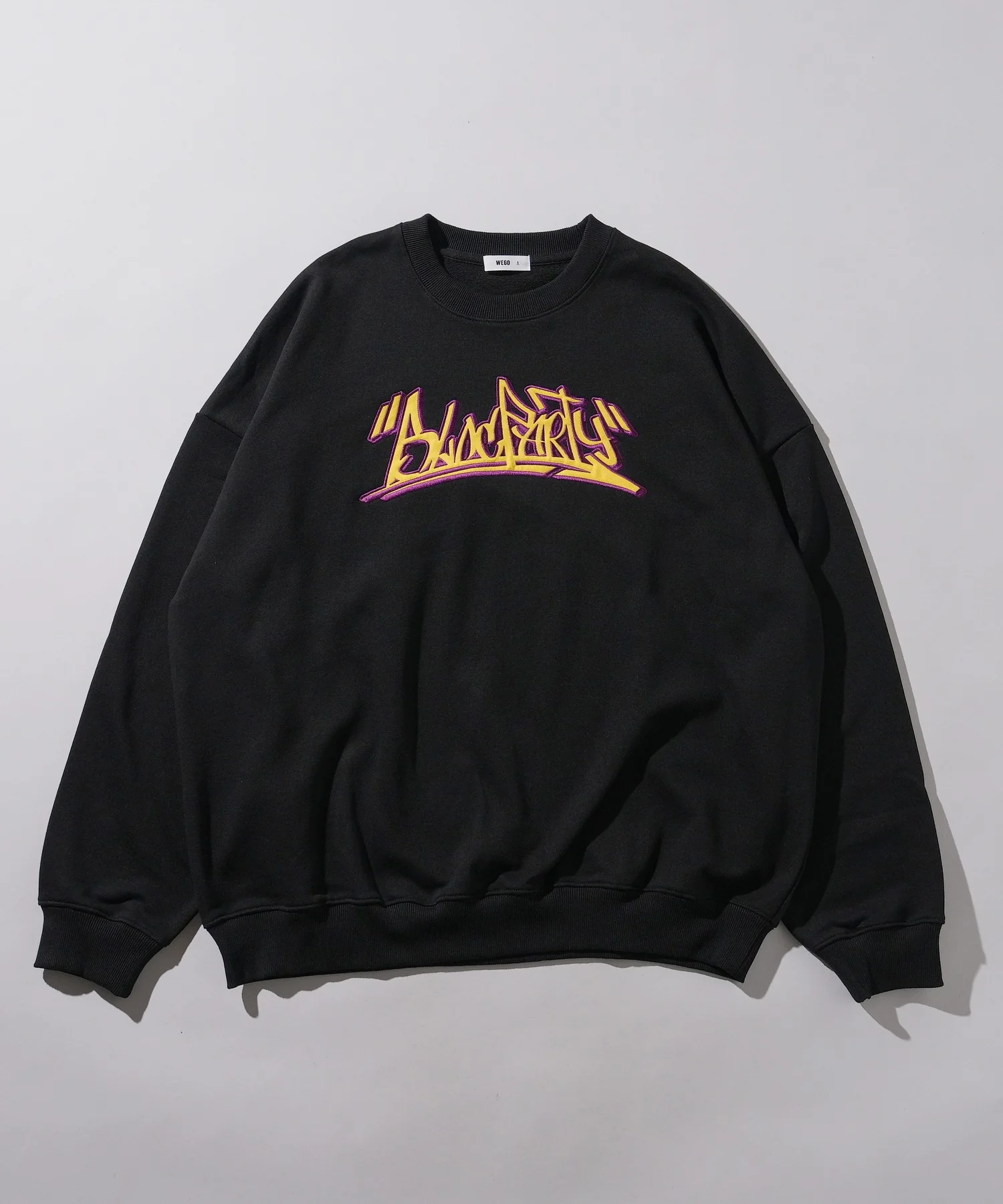 ヘビーウエイト刺繍グラフィックプルオーバー - Image 3