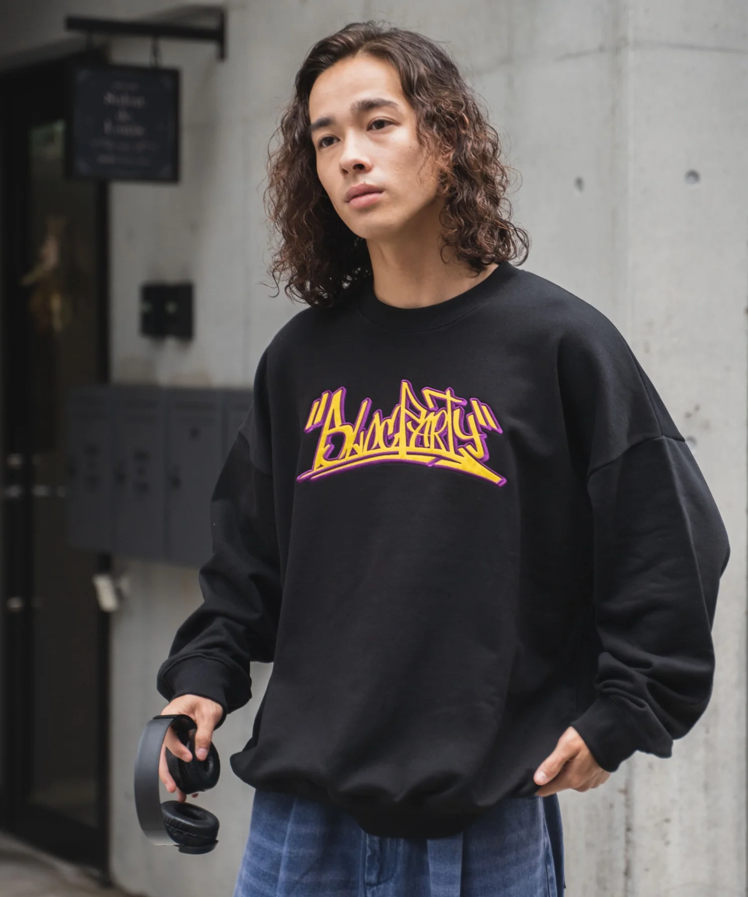 ヘビーウエイト刺繍グラフィックプルオーバー - Image 33