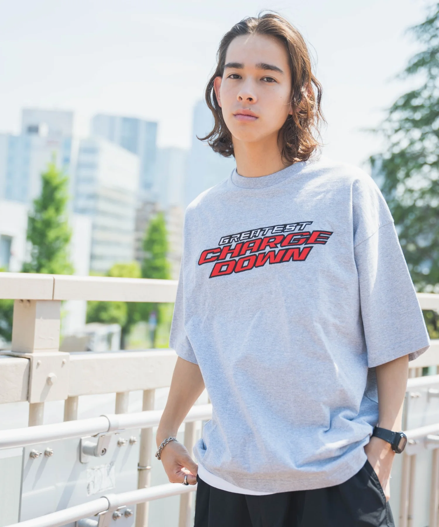 ヘビーウエイト刺繍グラフィックT - Image 14