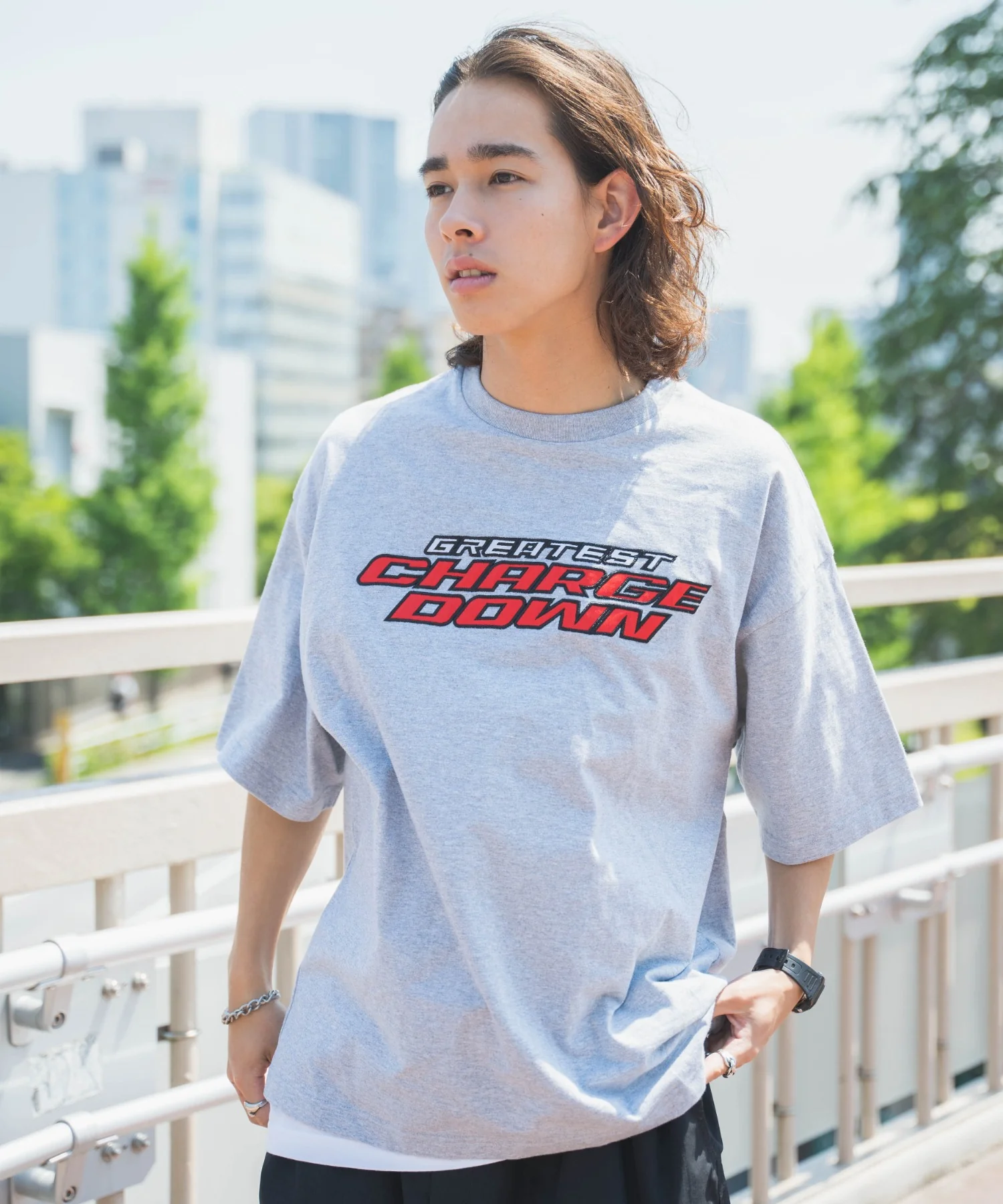 ヘビーウエイト刺繍グラフィックT - Image 15