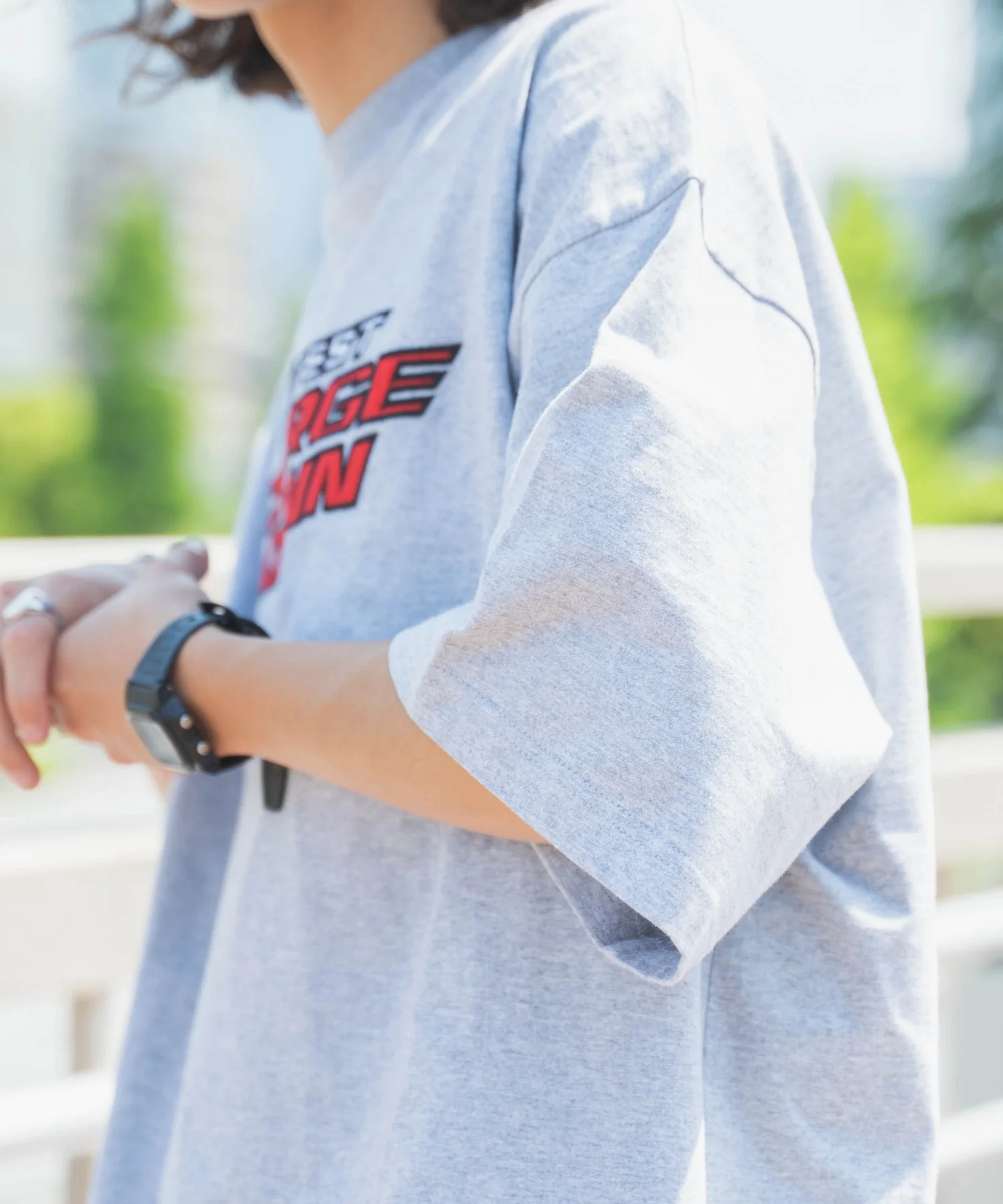 ヘビーウエイト刺繍グラフィックT - Image 18