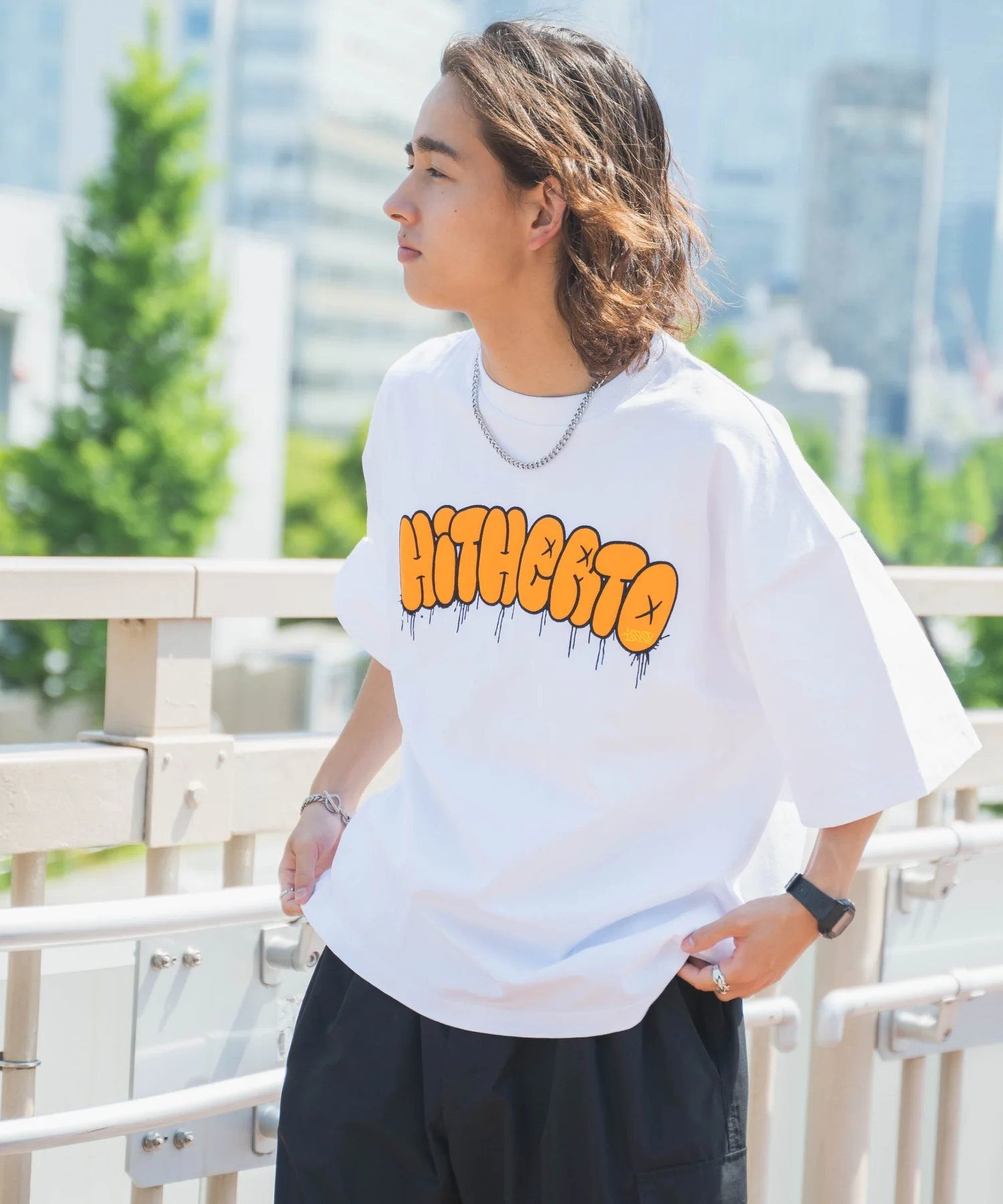ヘビーウエイト刺繍グラフィックT - Image 3