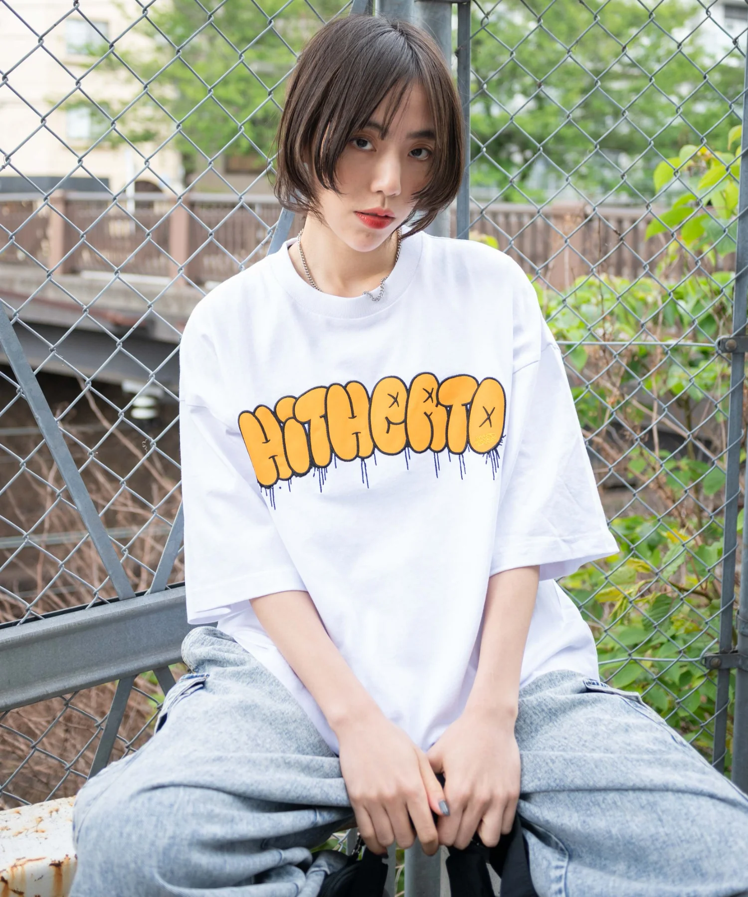 ヘビーウエイト刺繍グラフィックT - Image 30