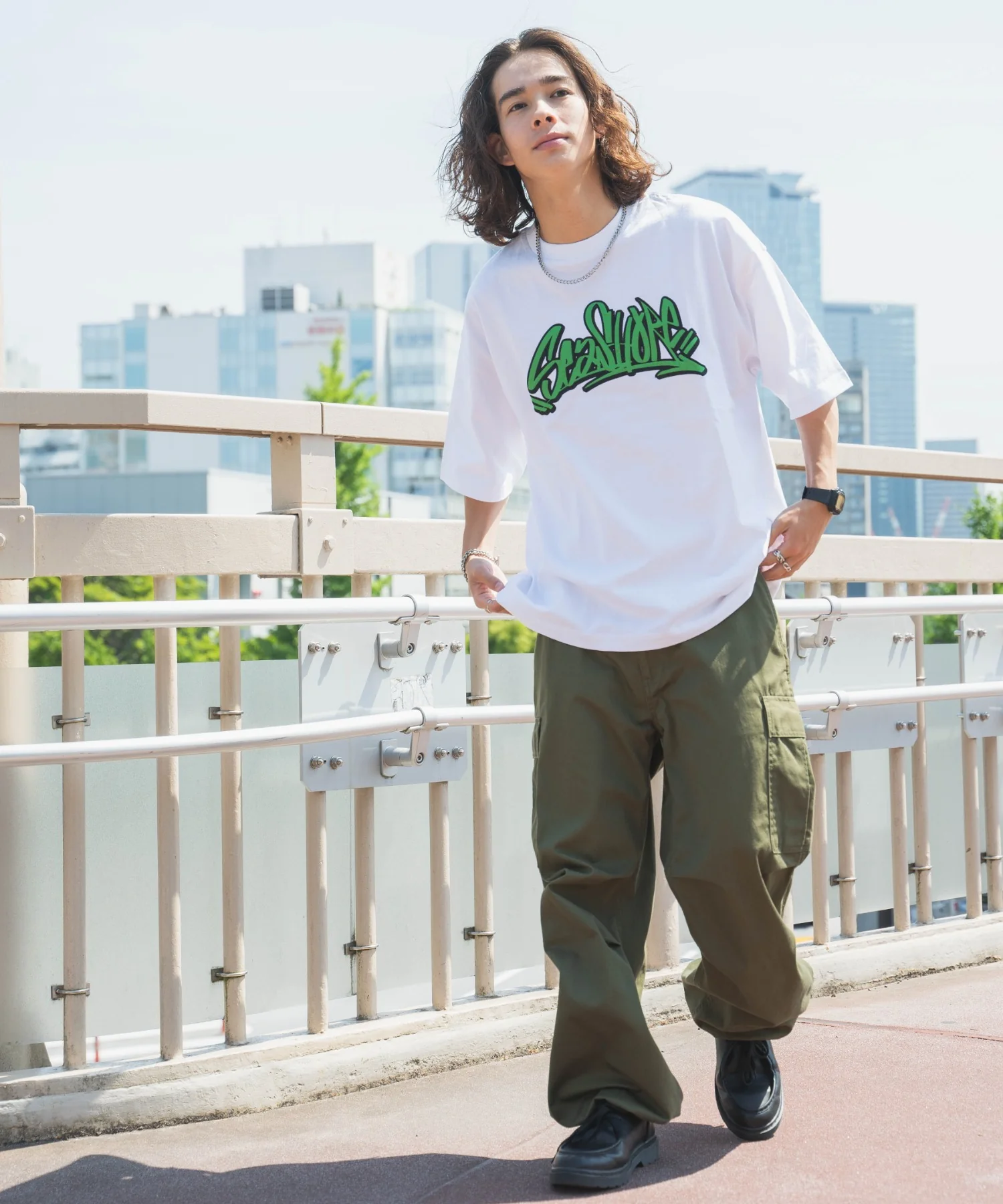ヘビーウエイト刺繍グラフィックT - Image 36