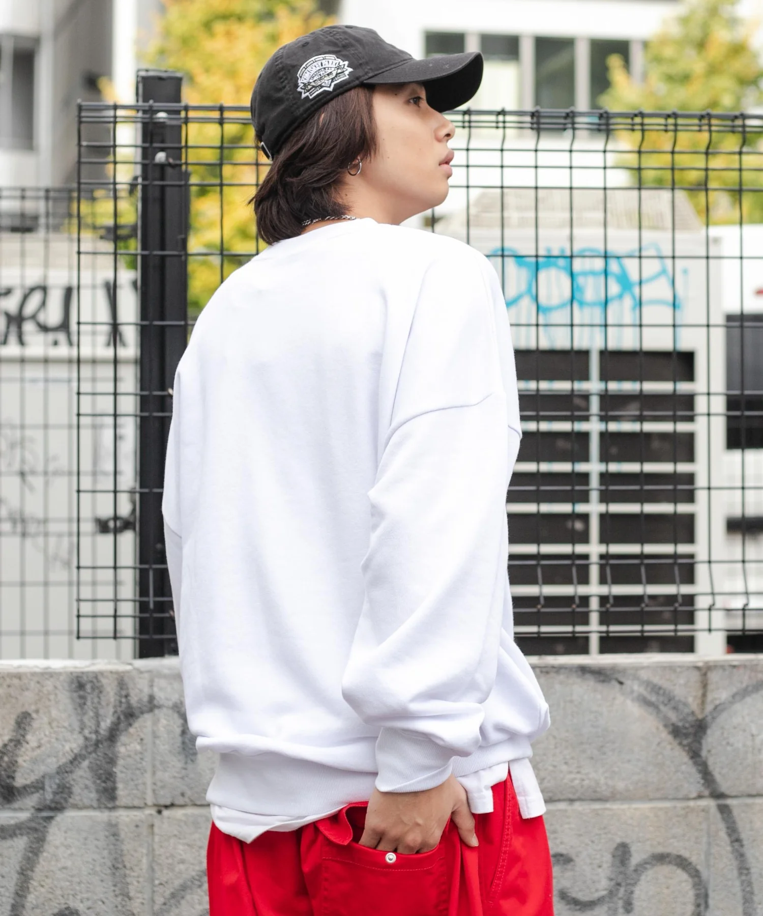 アクセ付きグラフィックプルオーバー - Image 13