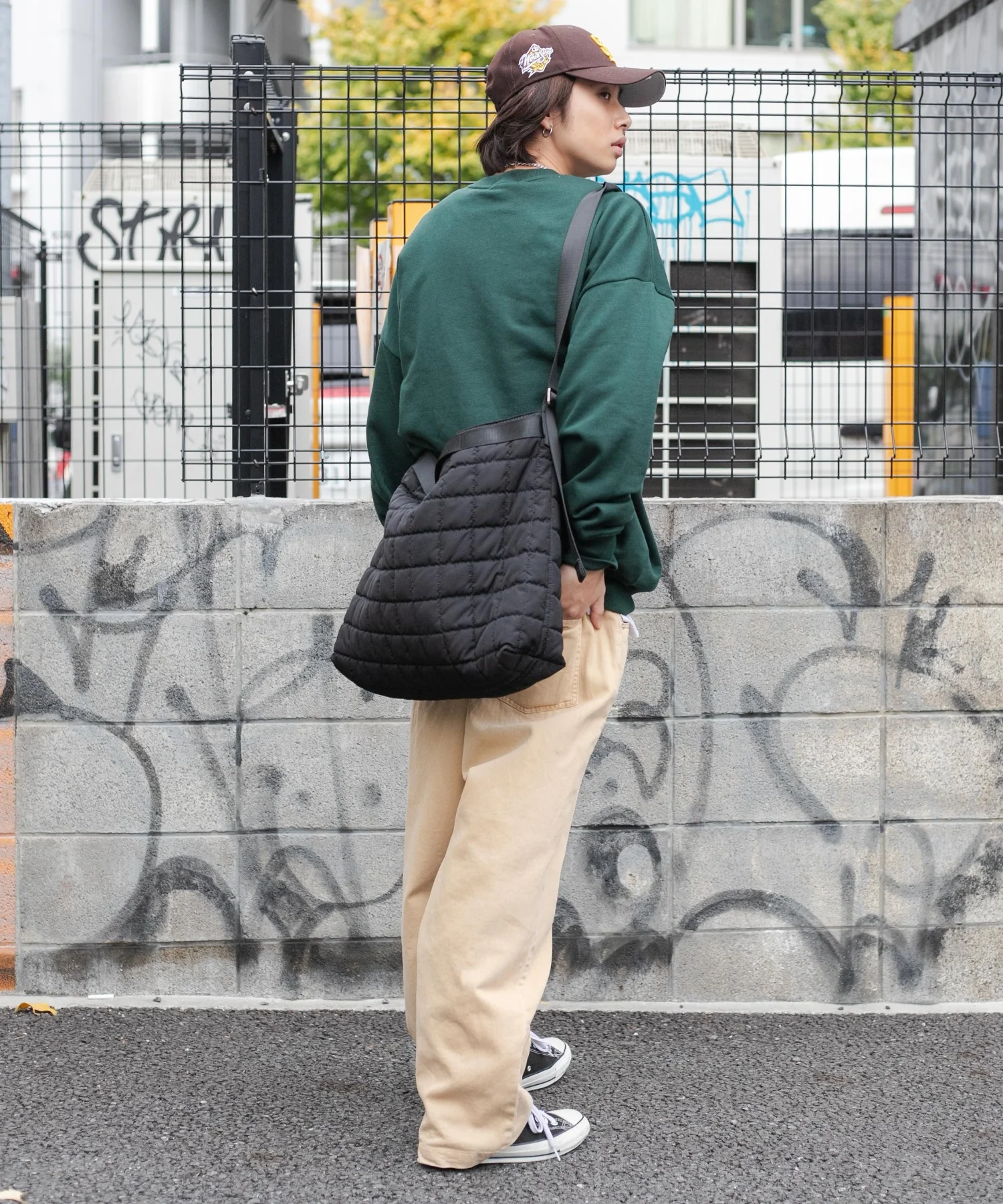 アクセ付きグラフィックプルオーバー - Image 8