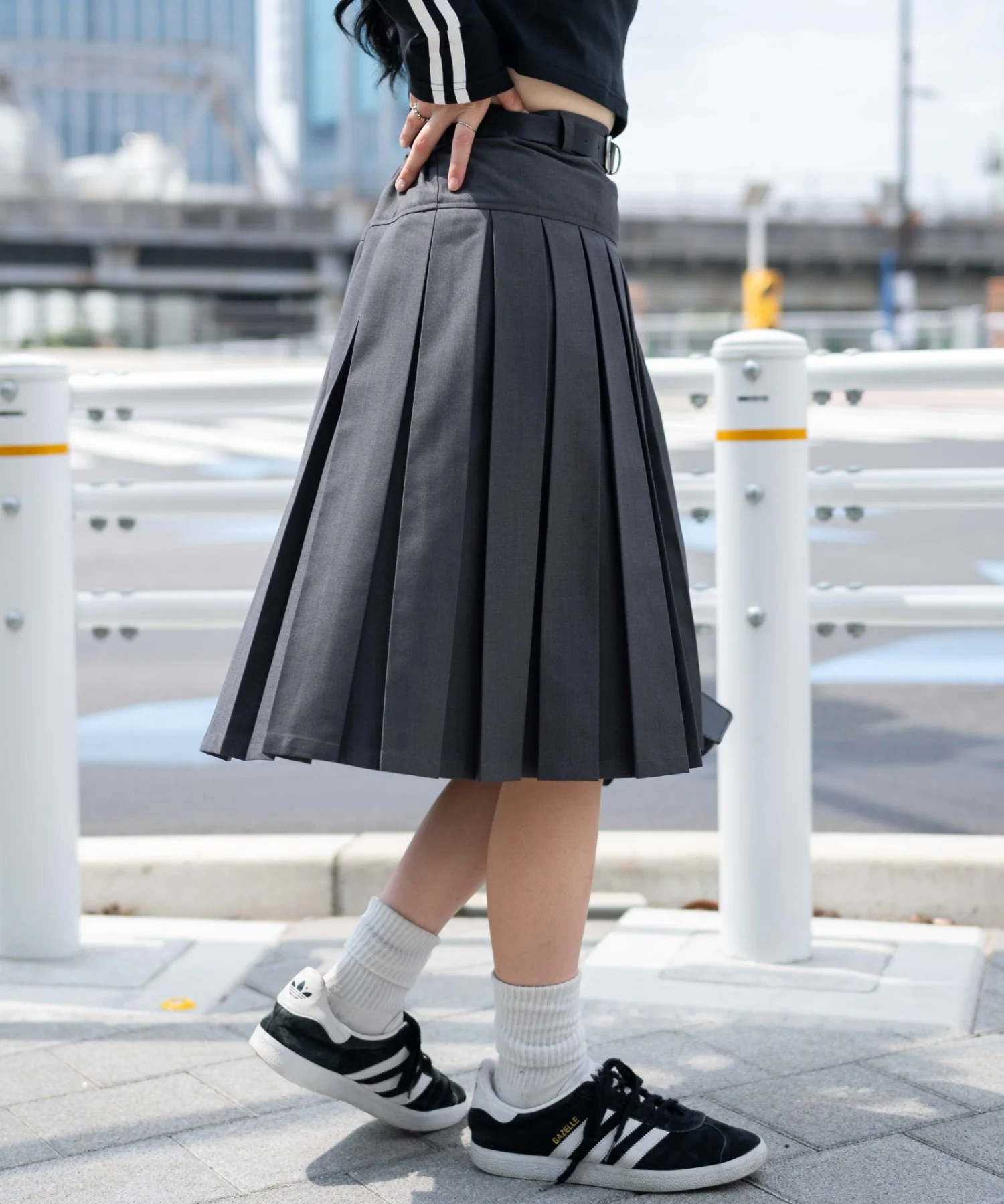 ベルト付プリーツミドルスカート - Image 10