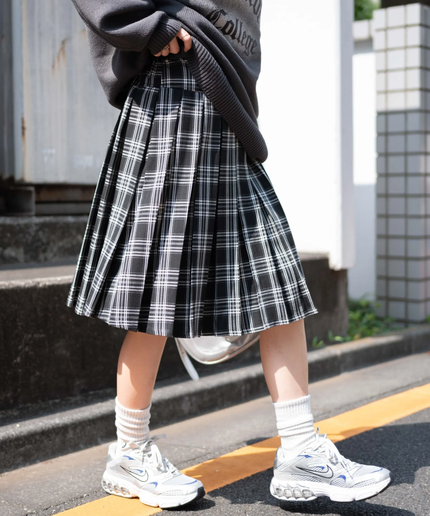 ベルト付プリーツミドルスカート - Image 15