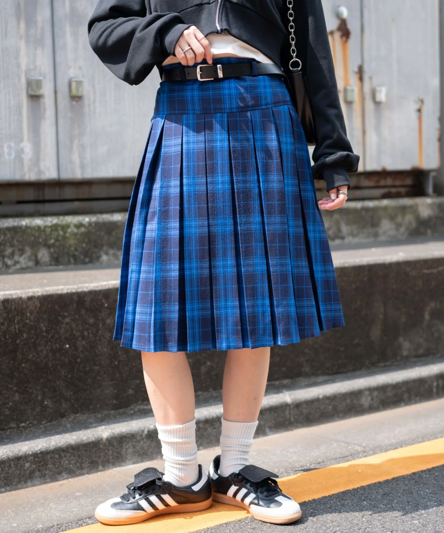 ベルト付プリーツミドルスカート - Image 18