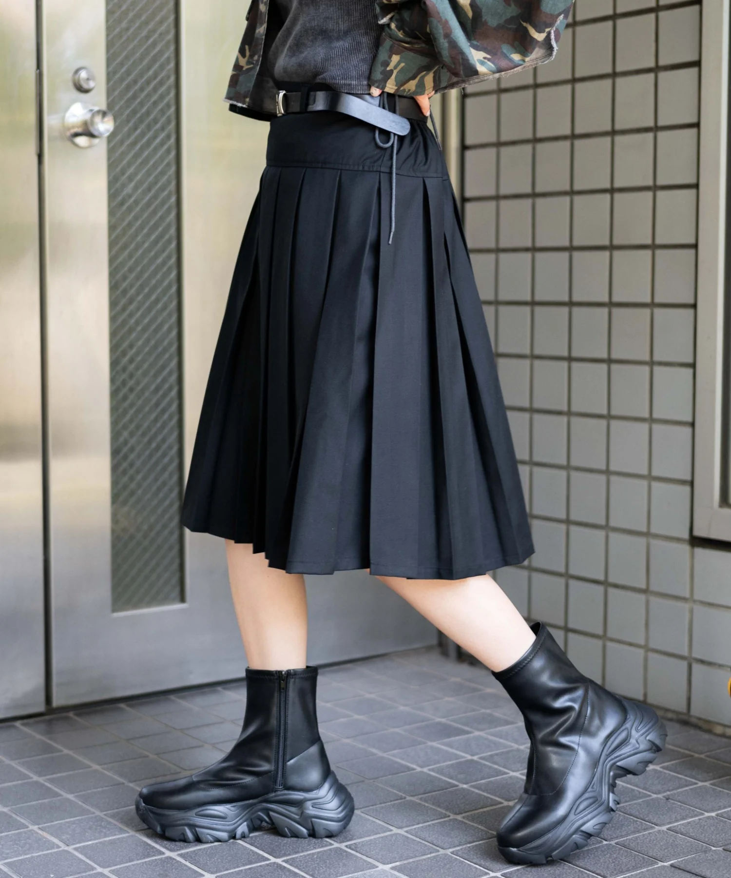 ベルト付プリーツミドルスカート - Image 22