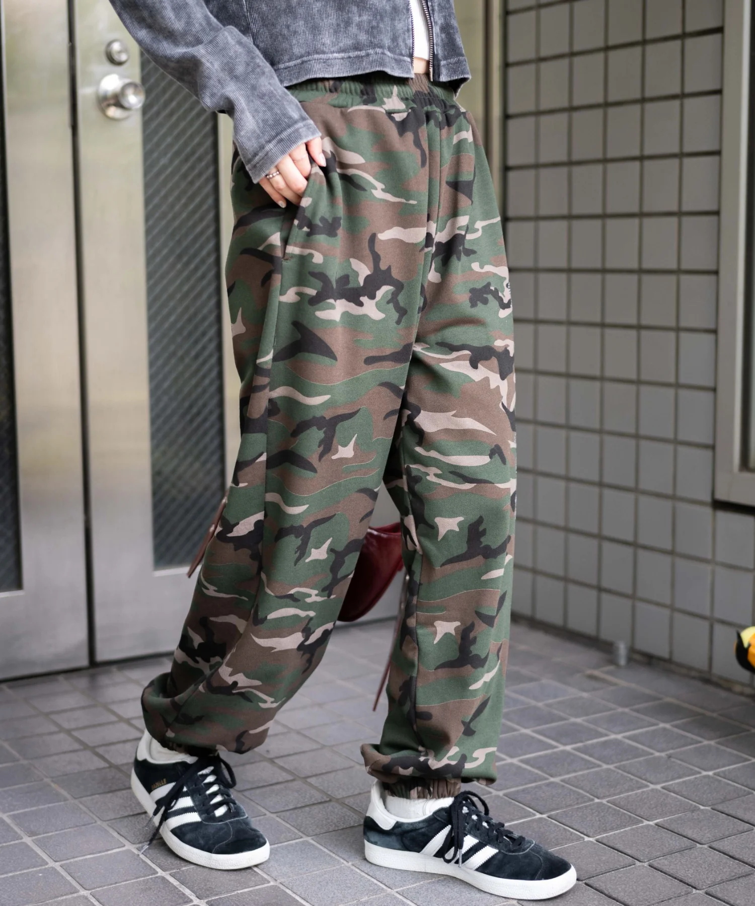 ラインストーンロゴスウェットパンツ - Image 11