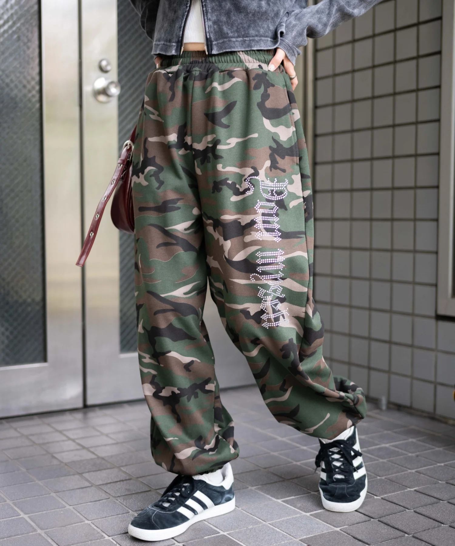 ラインストーンロゴスウェットパンツ - Image 12