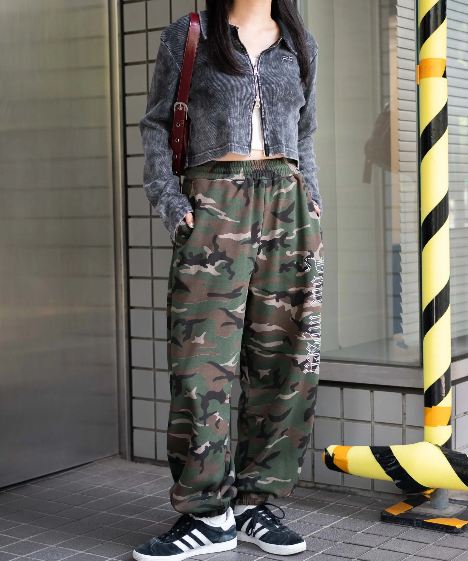 ラインストーンロゴスウェットパンツ - Image 13