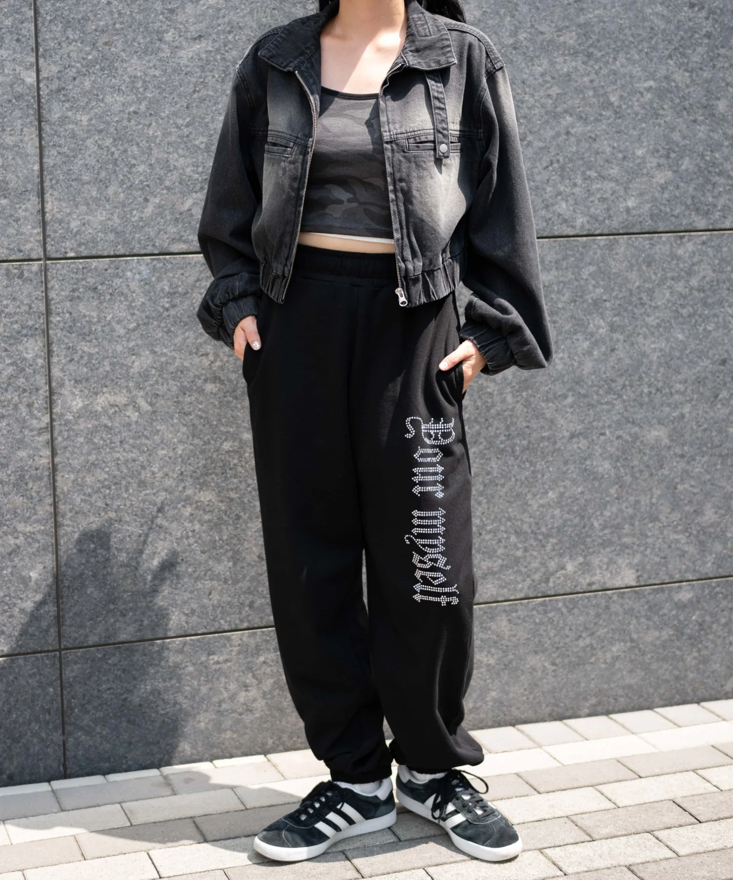 ラインストーンロゴスウェットパンツ - Image 3