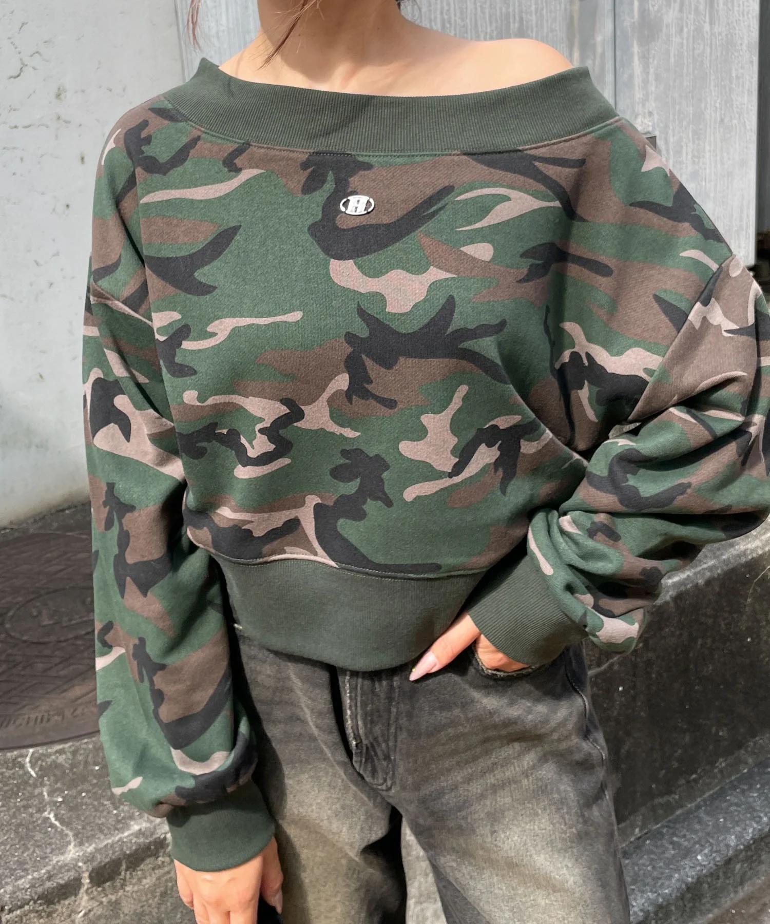 ワンポイントオフショルスウェット - Image 11