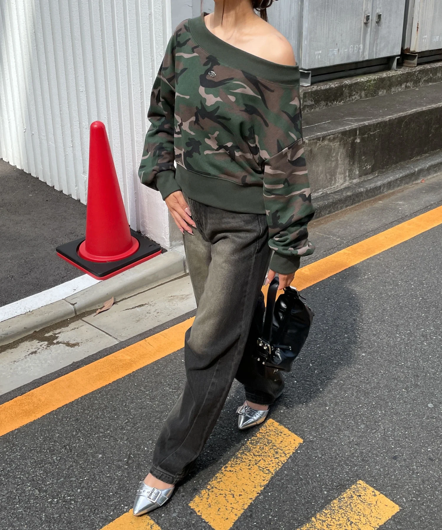 ワンポイントオフショルスウェット - Image 15