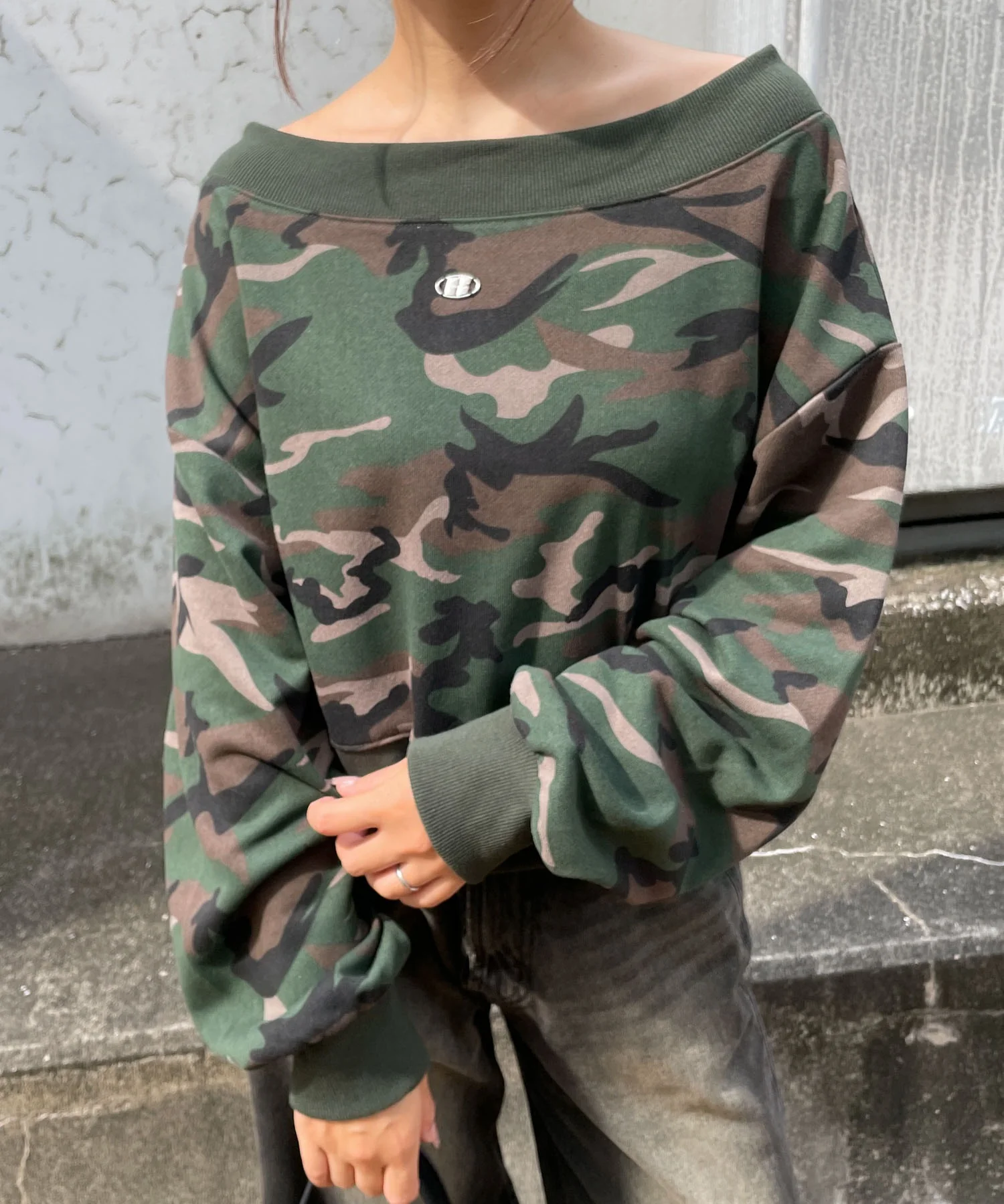 ワンポイントオフショルスウェット - Image 2