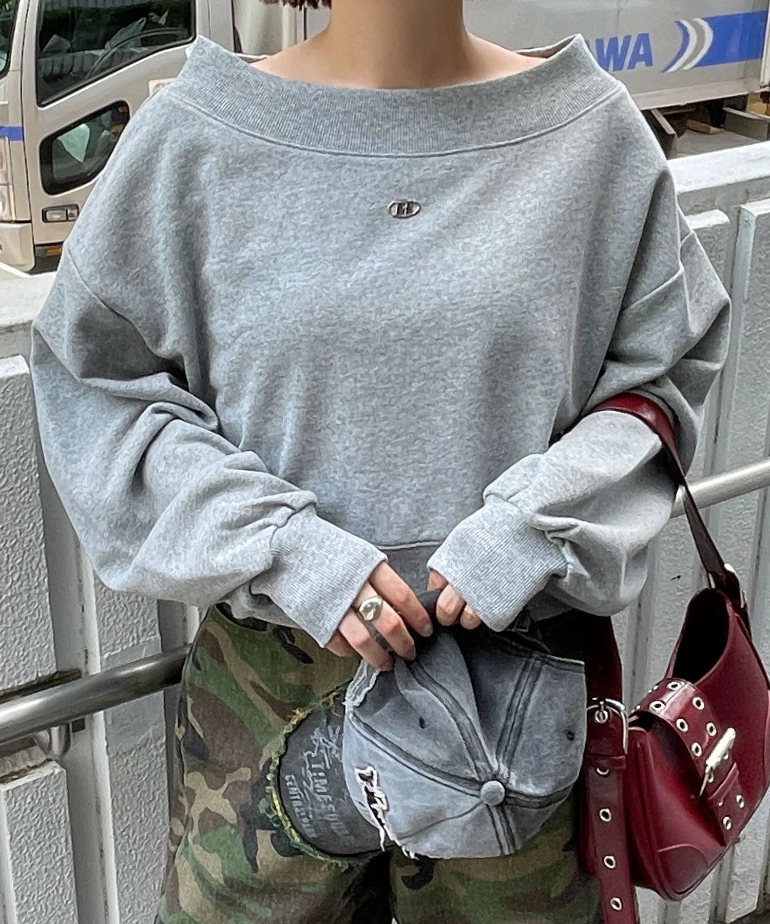 ワンポイントオフショルスウェット - Image 6