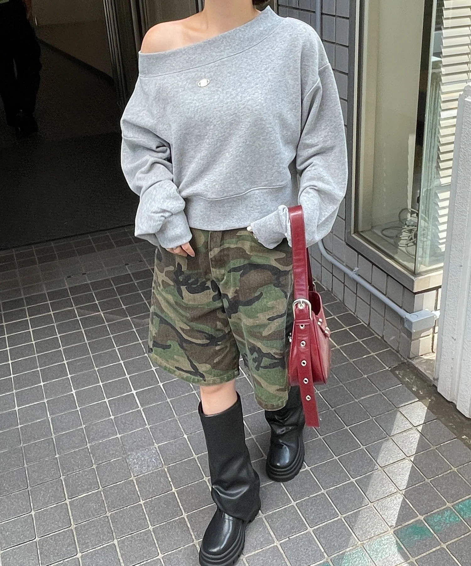 ワンポイントオフショルスウェット - Image 9