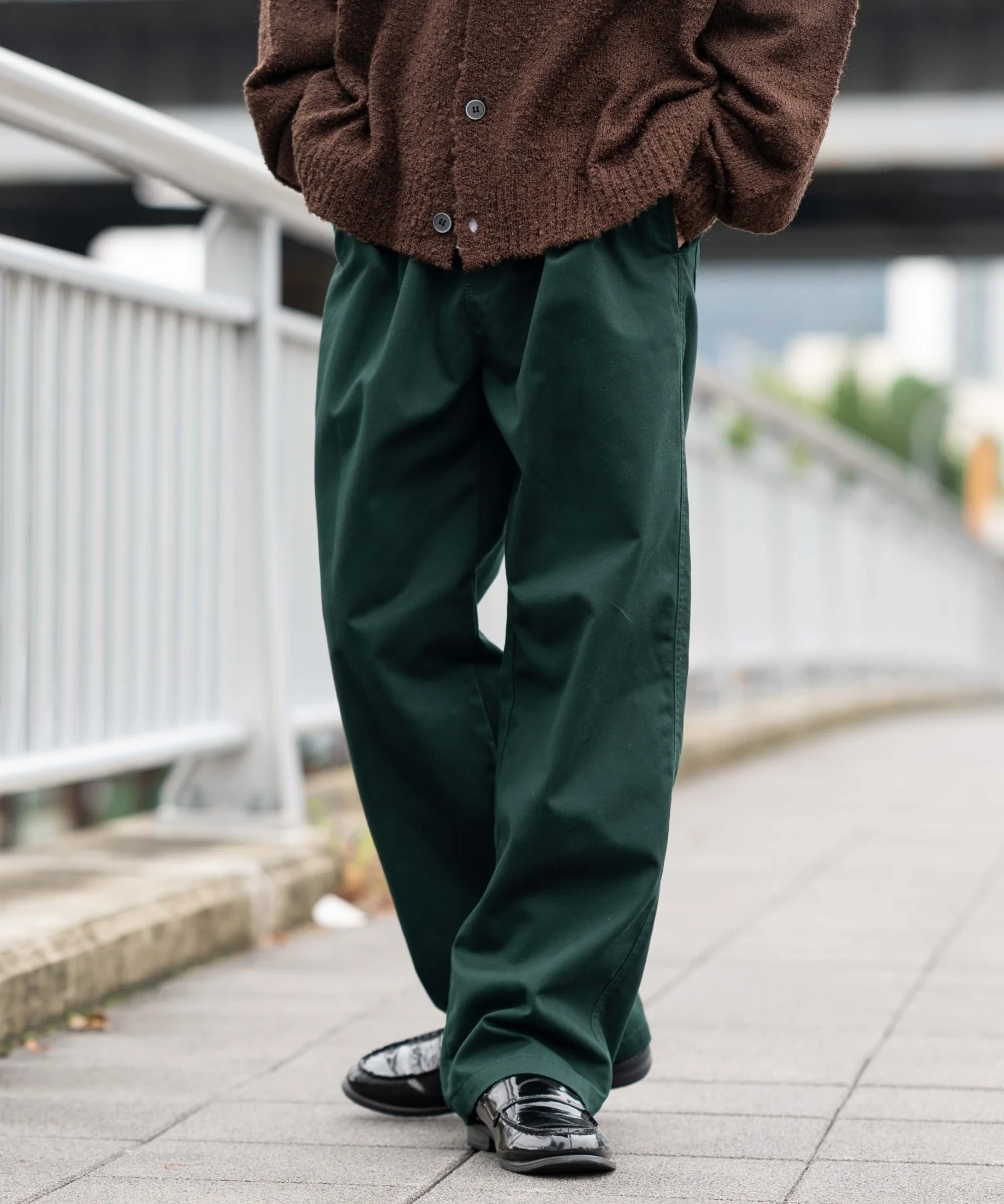 チノイージーストレートパンツ - Image 13