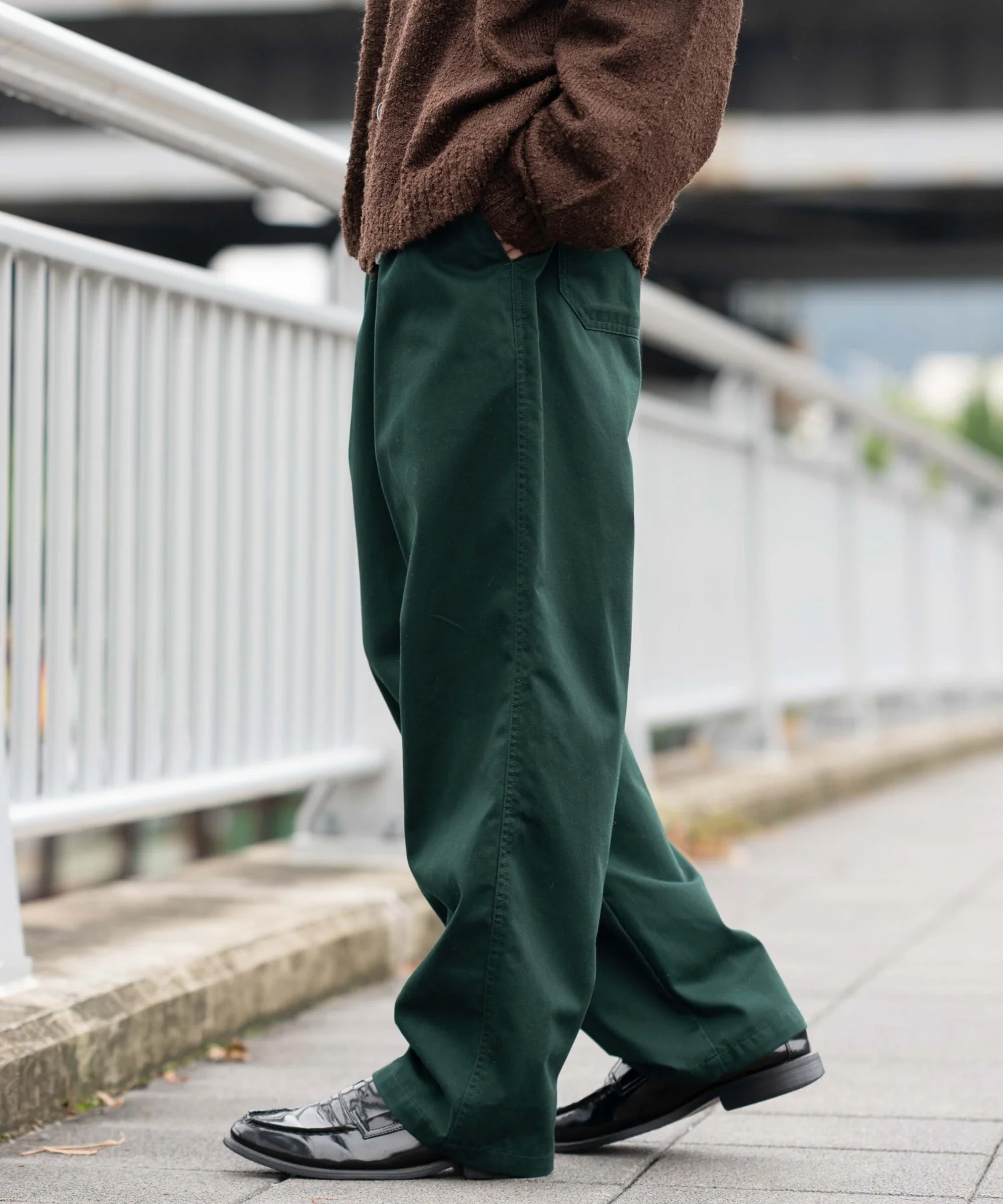 チノイージーストレートパンツ - Image 14