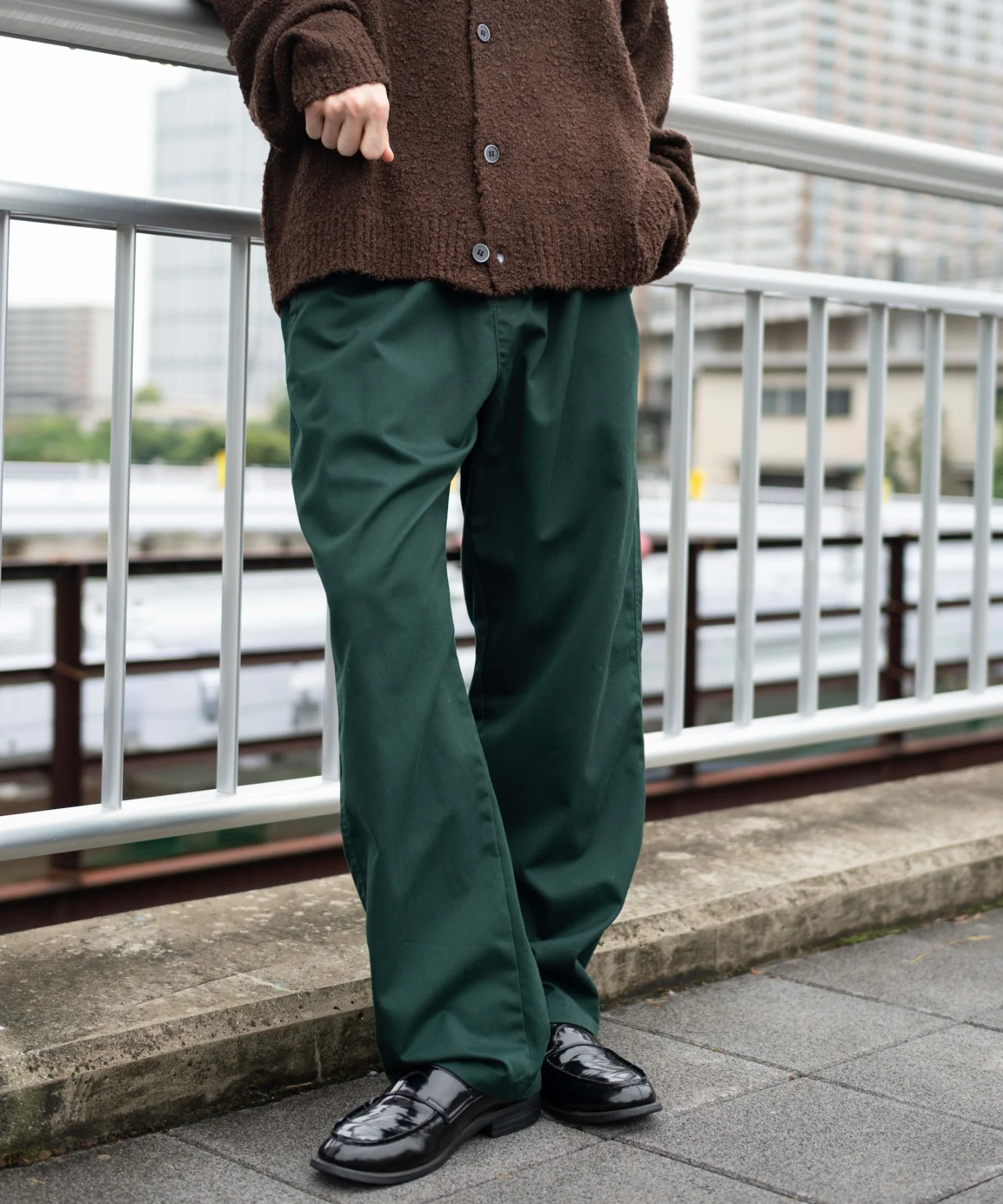 チノイージーストレートパンツ - Image 16