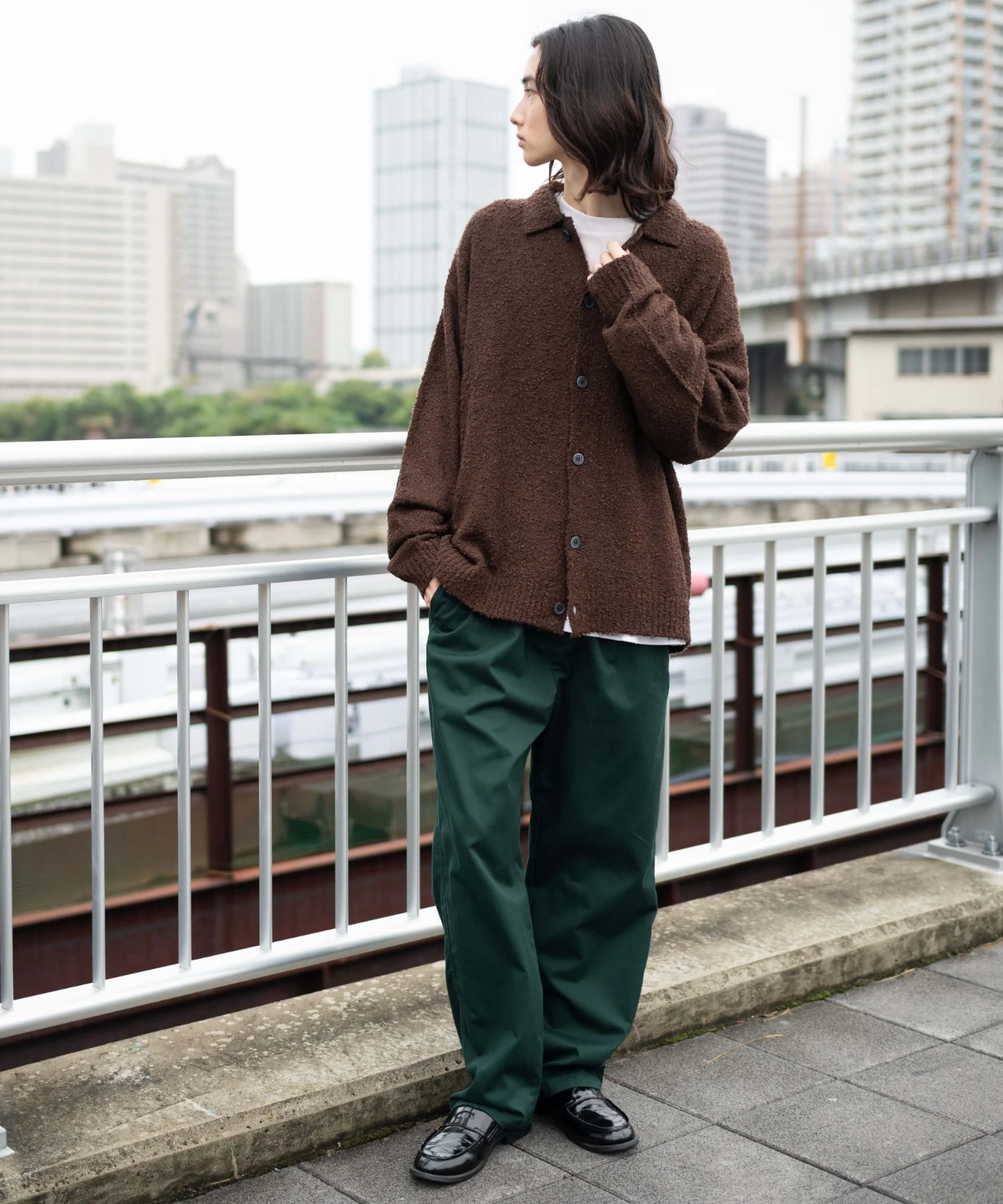 チノイージーストレートパンツ - Image 17
