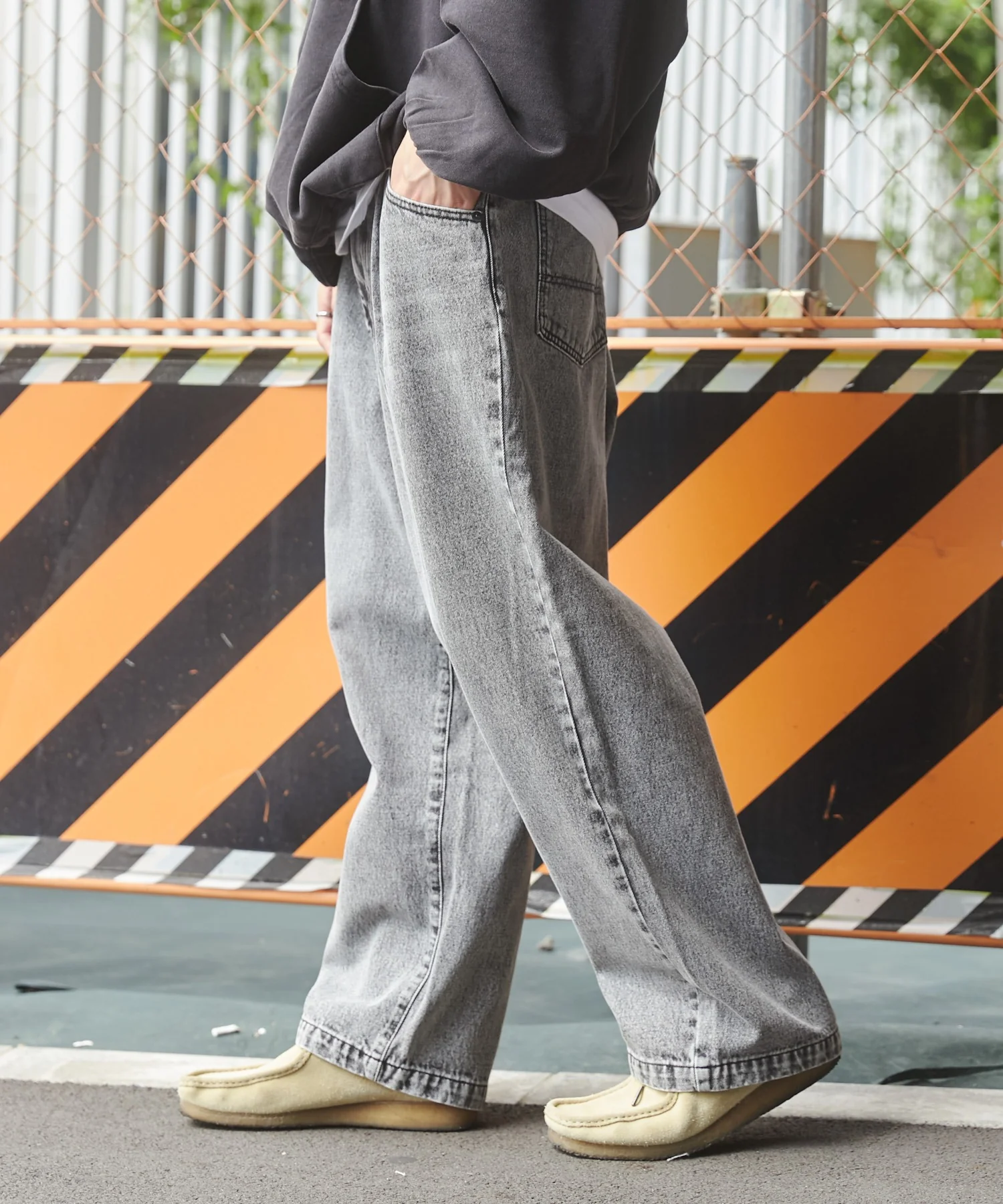 デニムルーズテーパードパンツ - Image 34
