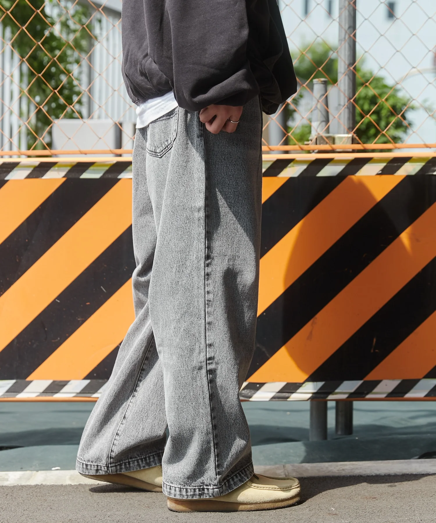 デニムルーズテーパードパンツ - Image 36