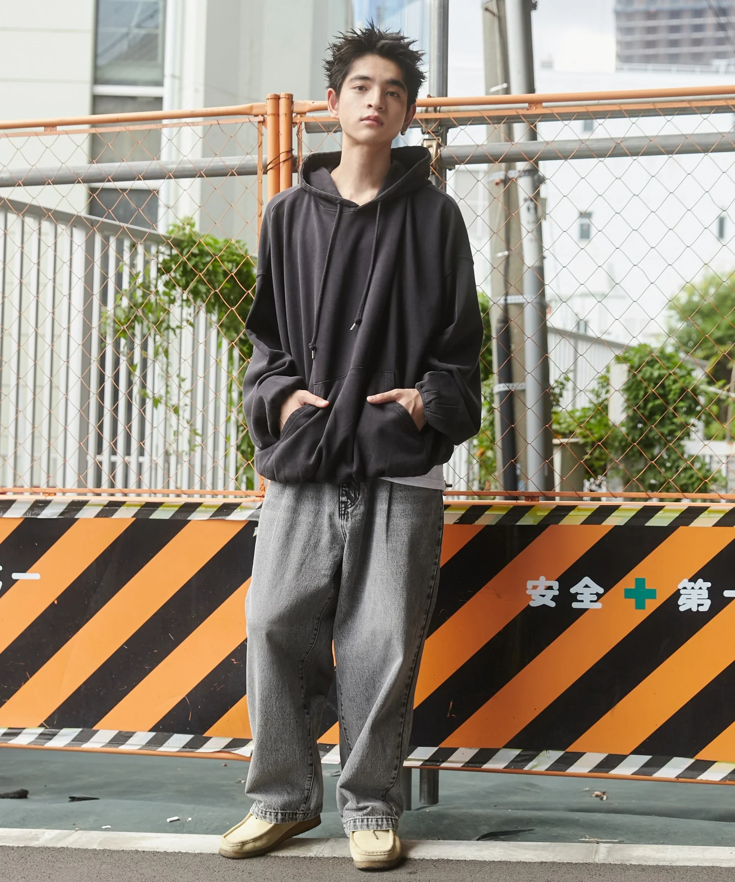 デニムルーズテーパードパンツ - Image 37