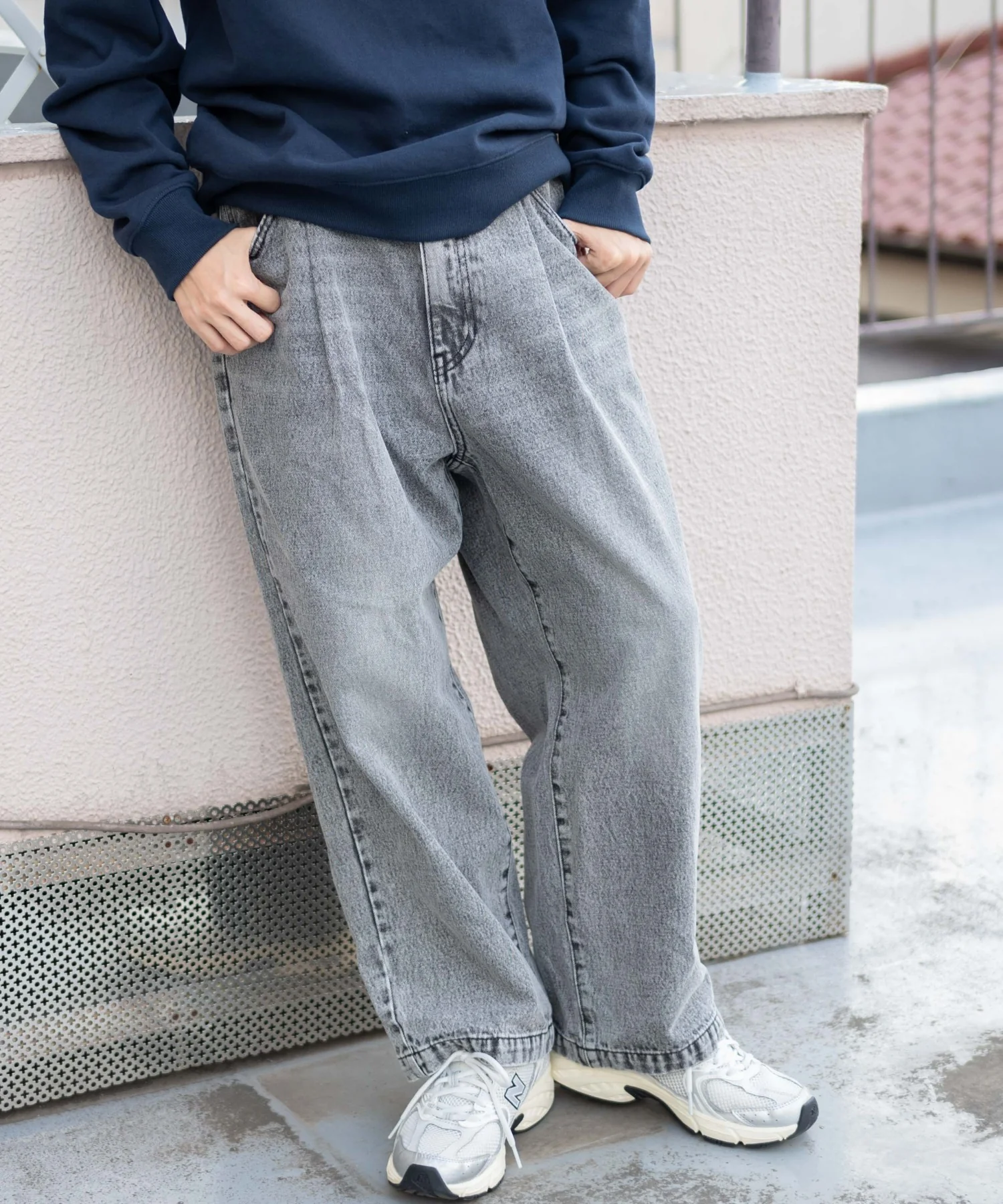 デニムルーズテーパードパンツ - Image 40