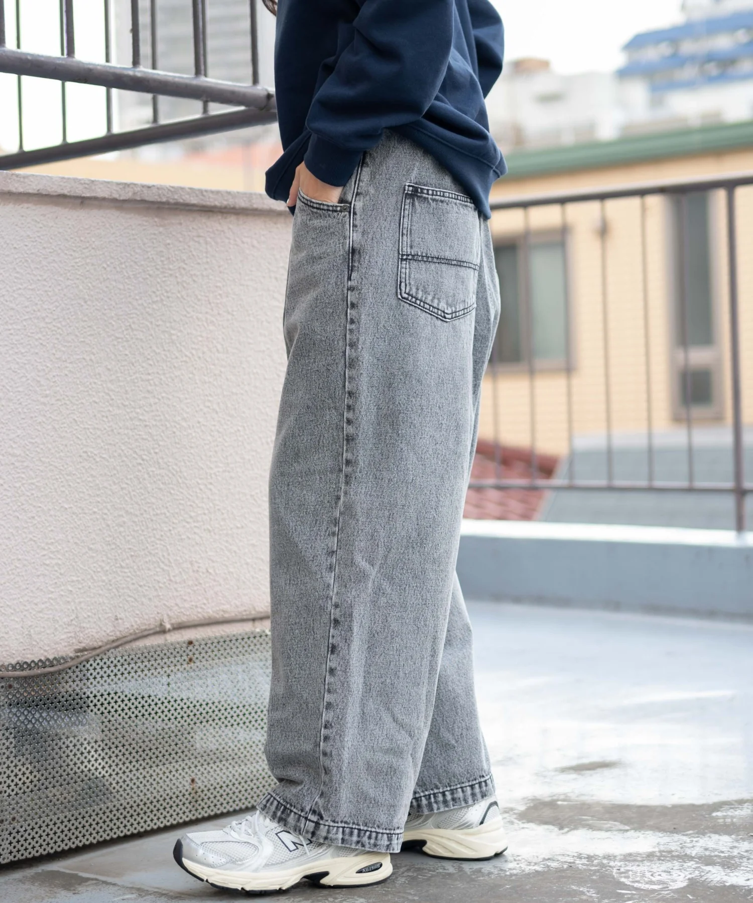 デニムルーズテーパードパンツ - Image 41